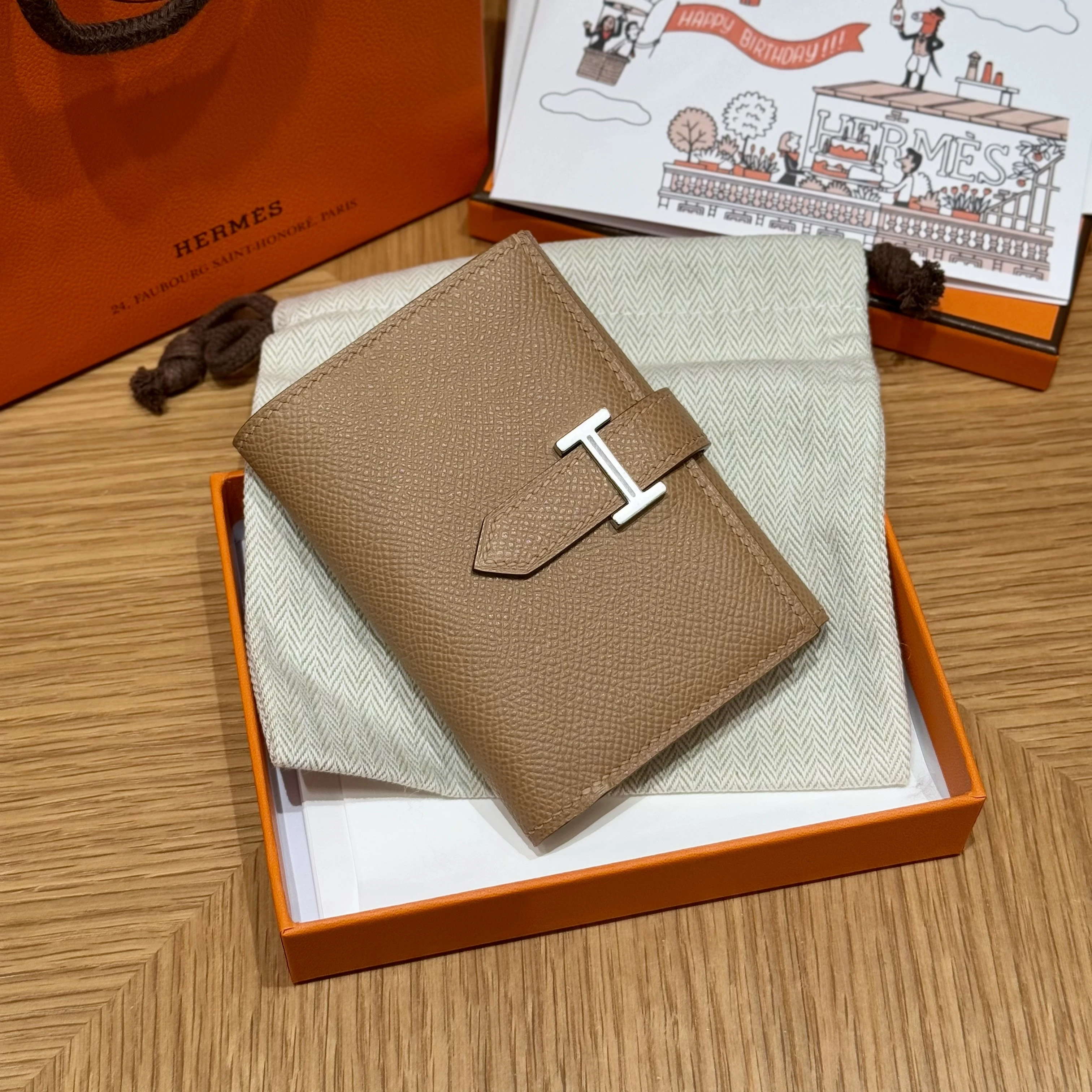 HERMES Кошелёк Bearn 11 см OM/Chai i2/Nata Epsom HERMES Кошелёк Bearn 11 см OM/Chai i2/Nata Epsom