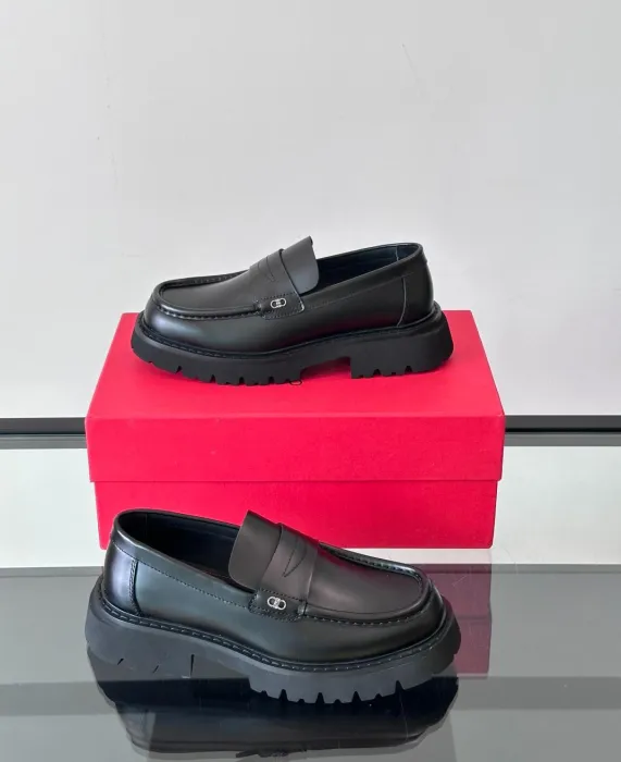 SALVATORE FERRAGAMO Мужские лоферы коровья кожа