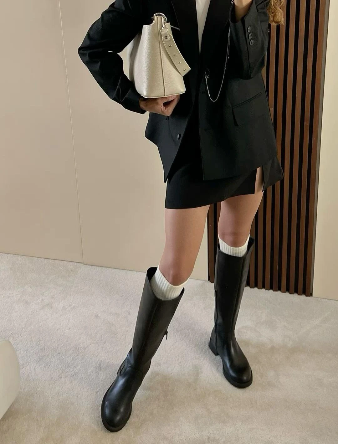 CHANEL Женские сапоги из коровьей кожи CHANEL Женские сапоги из коровьей кожи