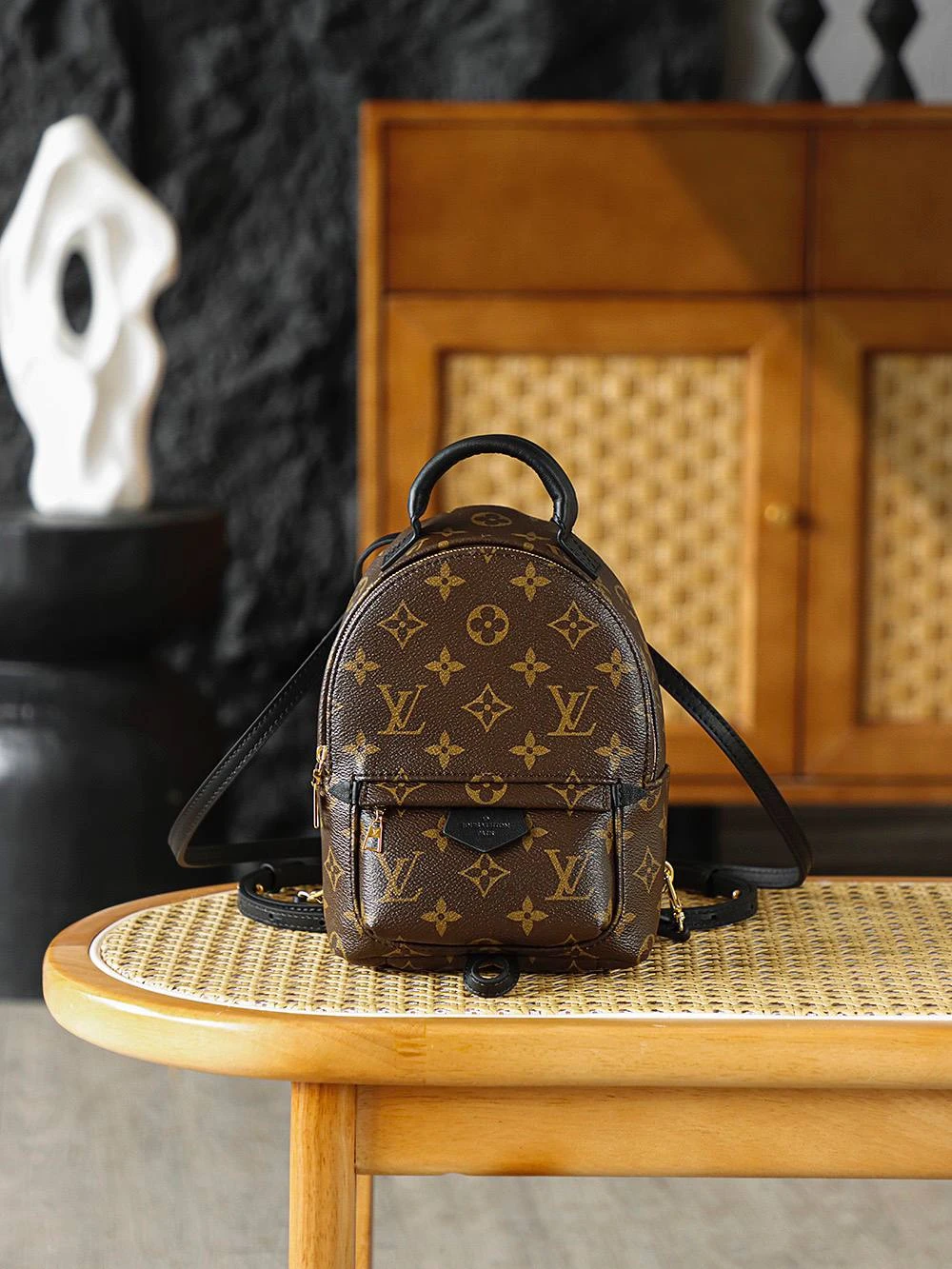 LOUIS VUITTON Женская Сумка рюкзак Palm Springs Mini M44873 LOUIS VUITTON Женская Сумка рюкзак Palm Springs Mini M44873