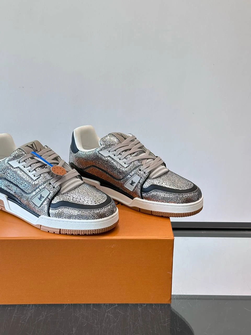 LOUIS VUITTON Мужские кроссовки в золотистой палитре LOUIS VUITTON Мужские кроссовки в золотистой палитре