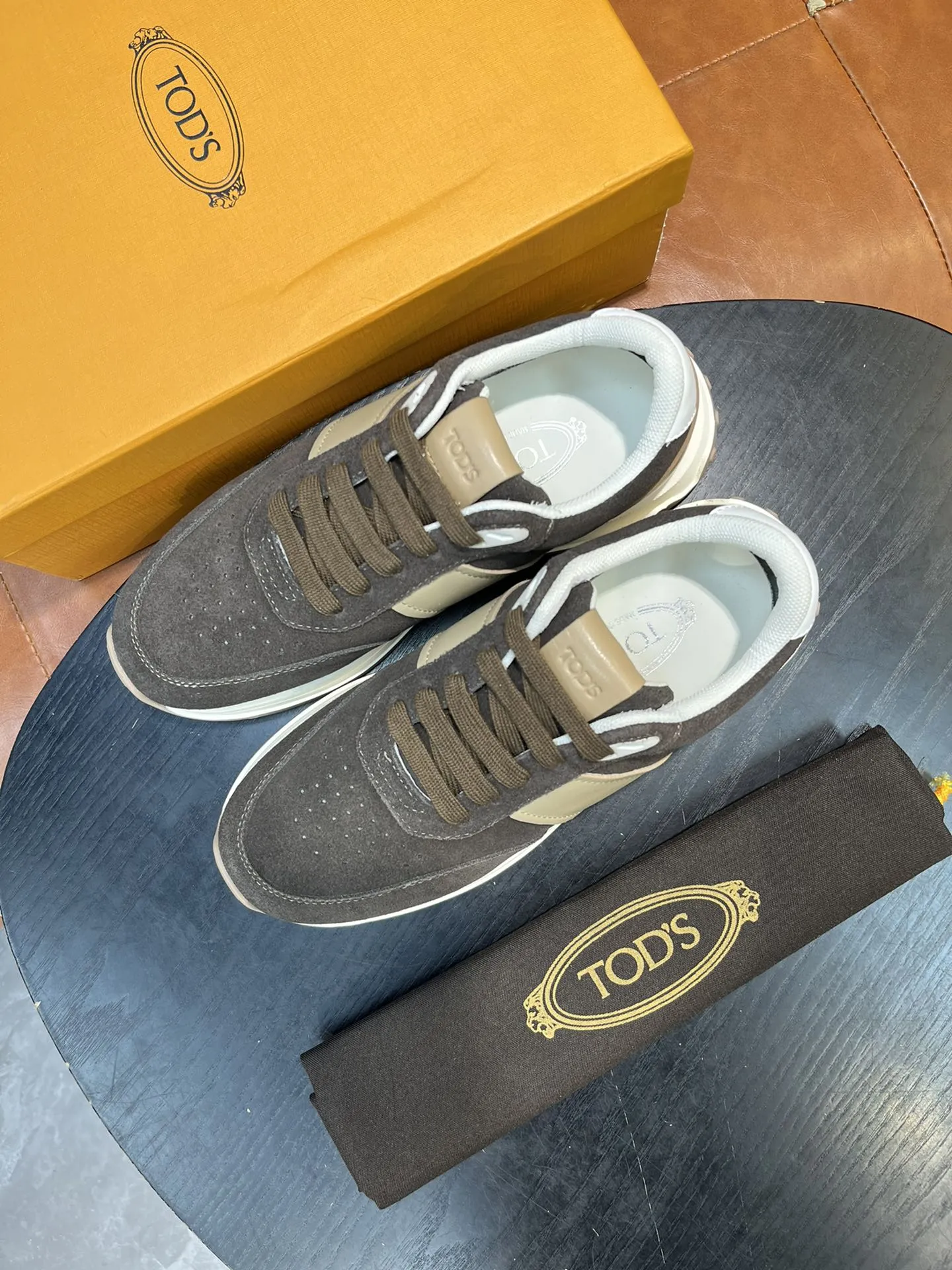 TOD'S Мужские кроссовки из натуральной кожи бежевые