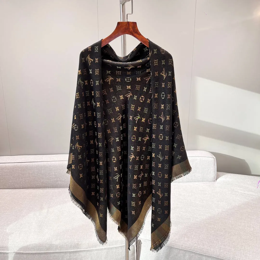 LOUIS VUITTON Женский платок из шелка LOUIS VUITTON Женский платок из шелка