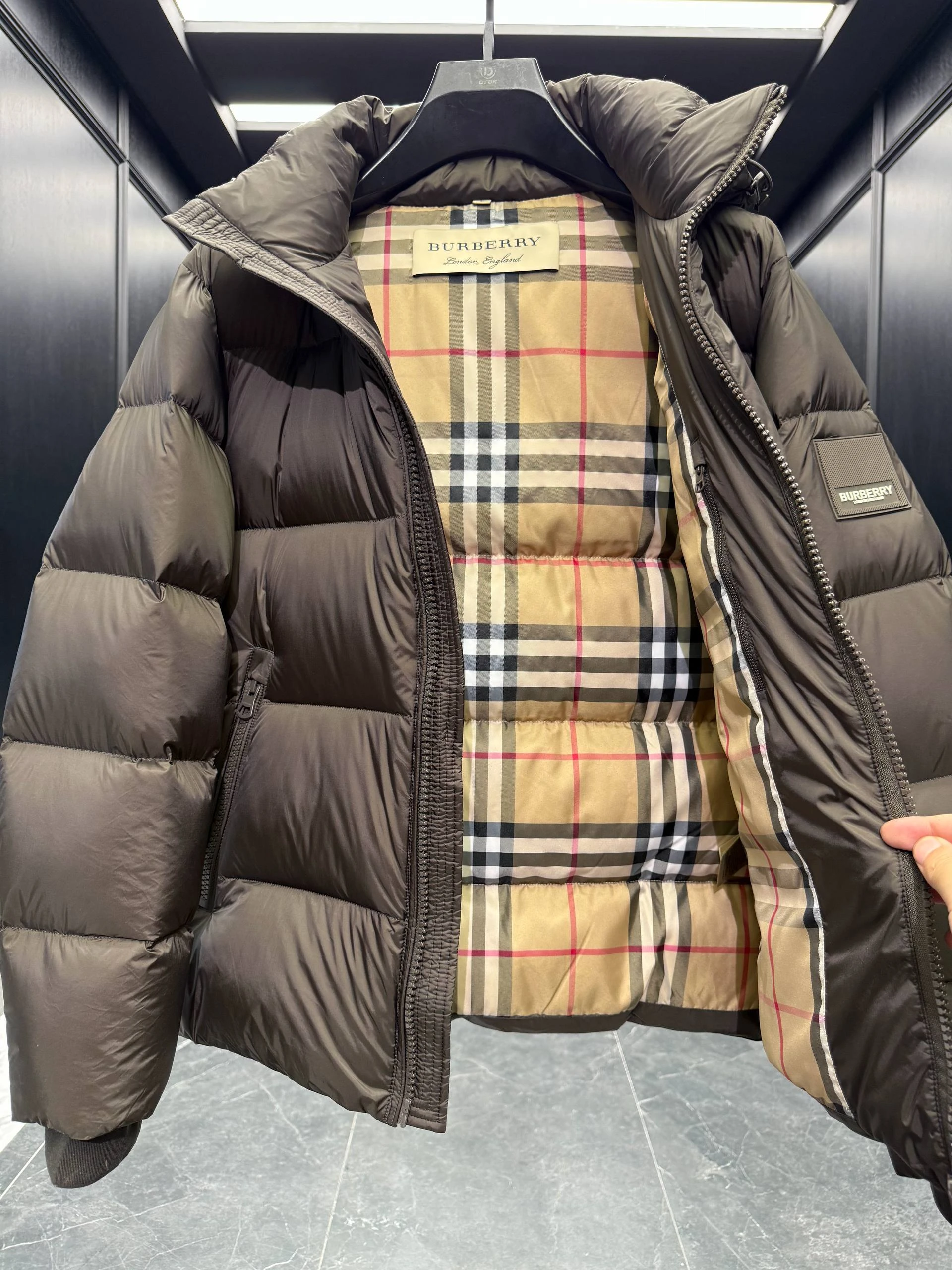 BURBERRY Мужской пуховик с пуховым наполнителем BURBERRY Мужской пуховик с пуховым наполнителем