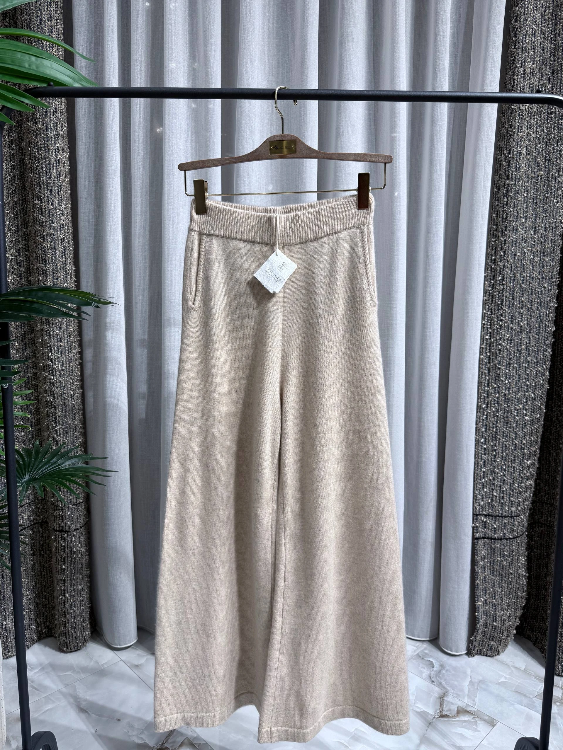 BRUNELLO CUCINELLI Женский костюм из кашемира BRUNELLO CUCINELLI Женский костюм из кашемира