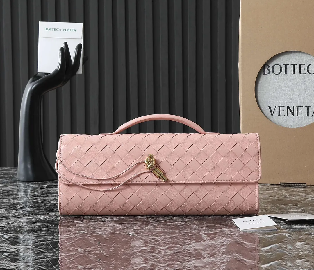 BOTTEGA VENETA Женский клатч Andiamo кожа Intrecciato