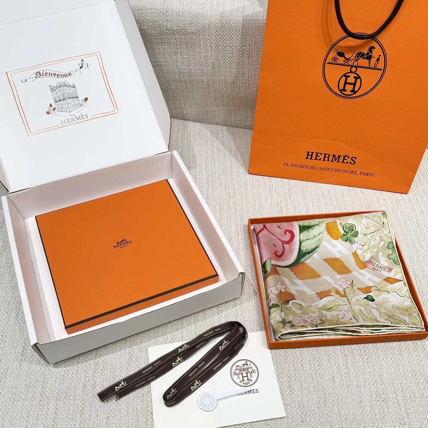 HERMES Платок из шёлка 90x90 см