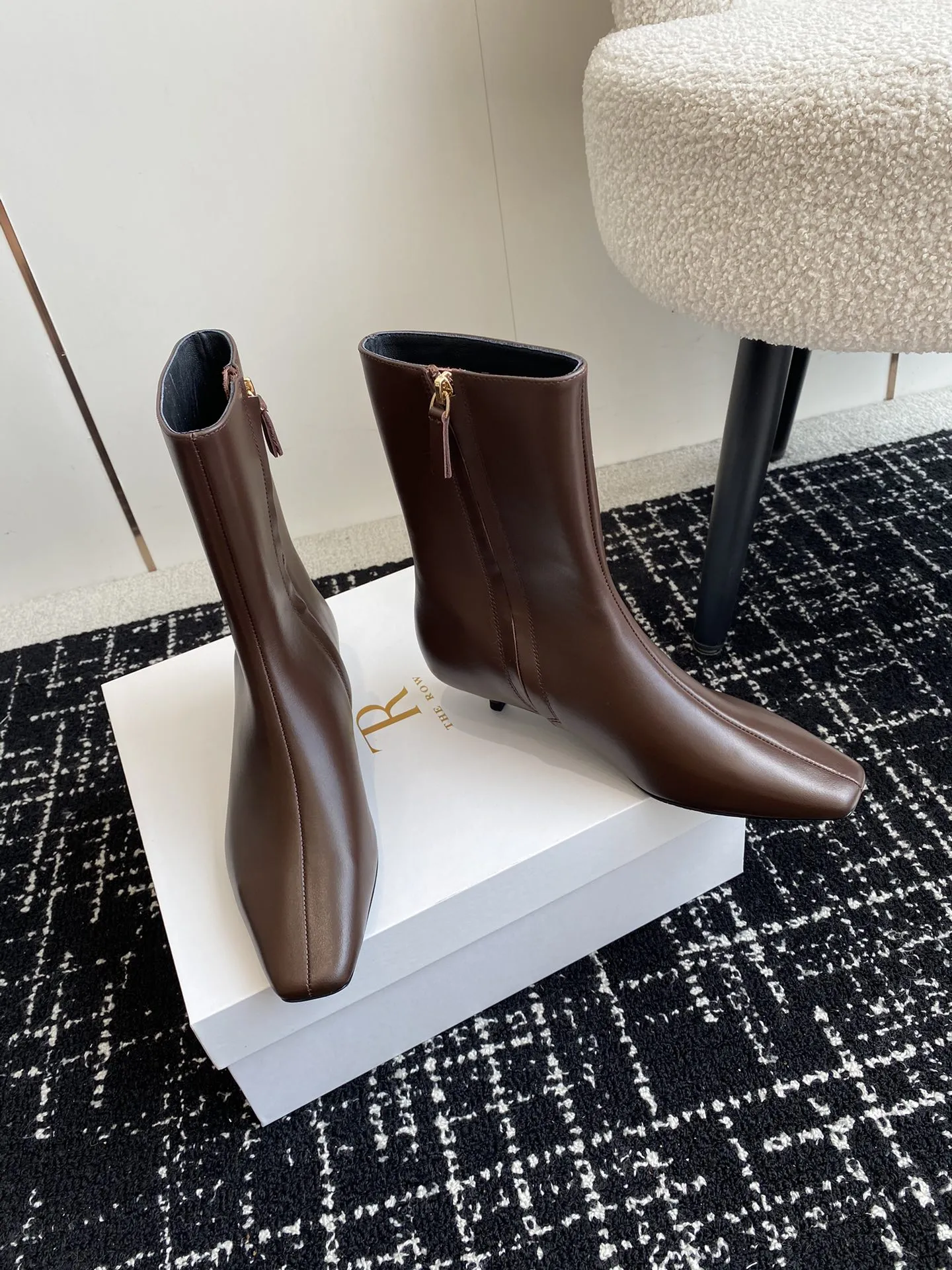 THE ROW Женские ботильоны из телячьей кожи THE ROW Женские ботильоны из телячьей кожи