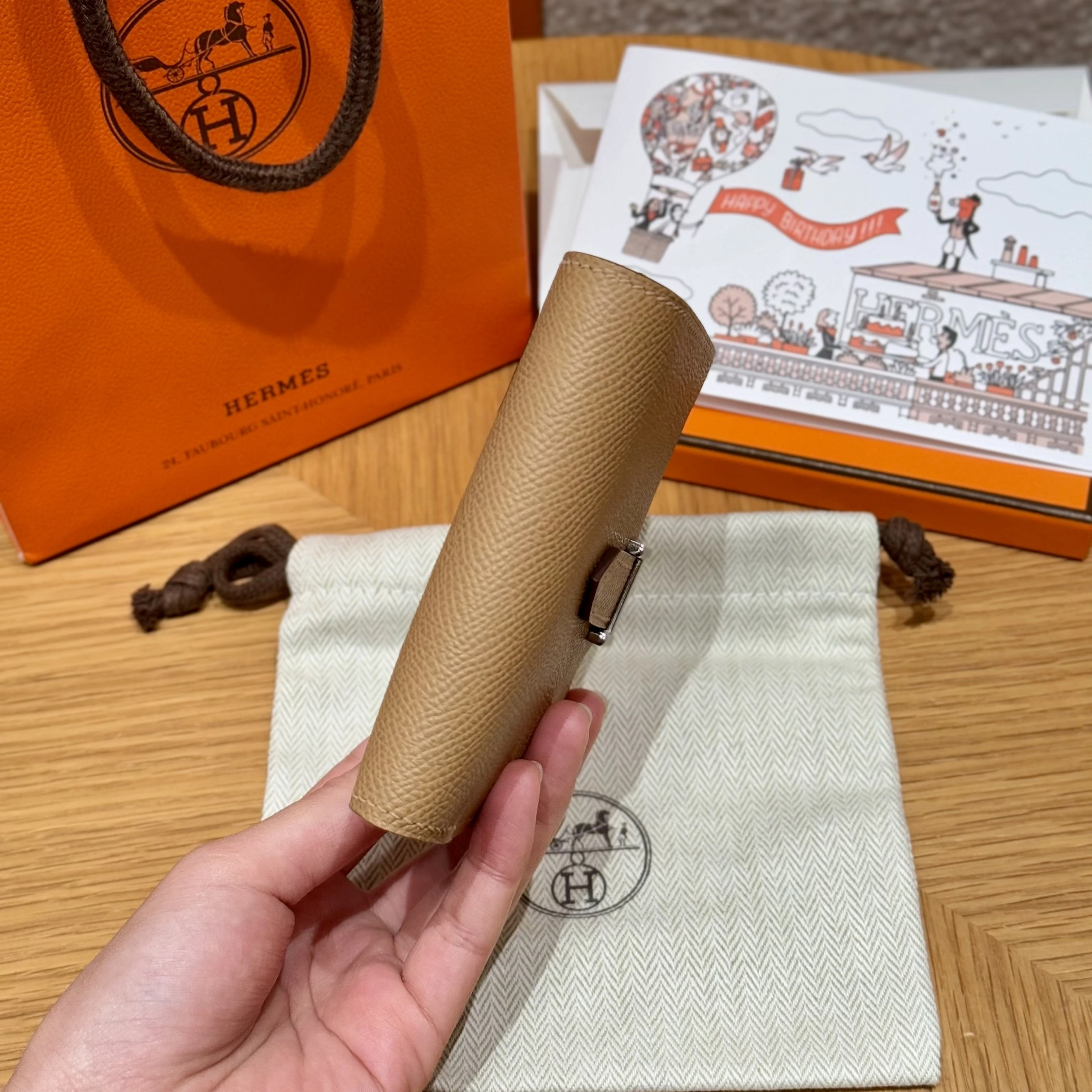 HERMES Кошелёк Bearn 11 см OM/Chai i2/Nata Epsom HERMES Кошелёк Bearn 11 см OM/Chai i2/Nata Epsom