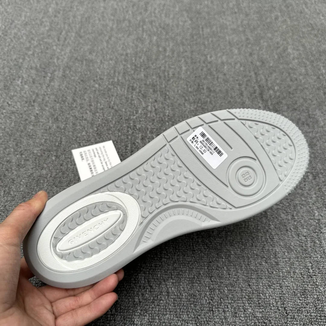 GIVENCHY Мужские кроссовки с фирменными узорами