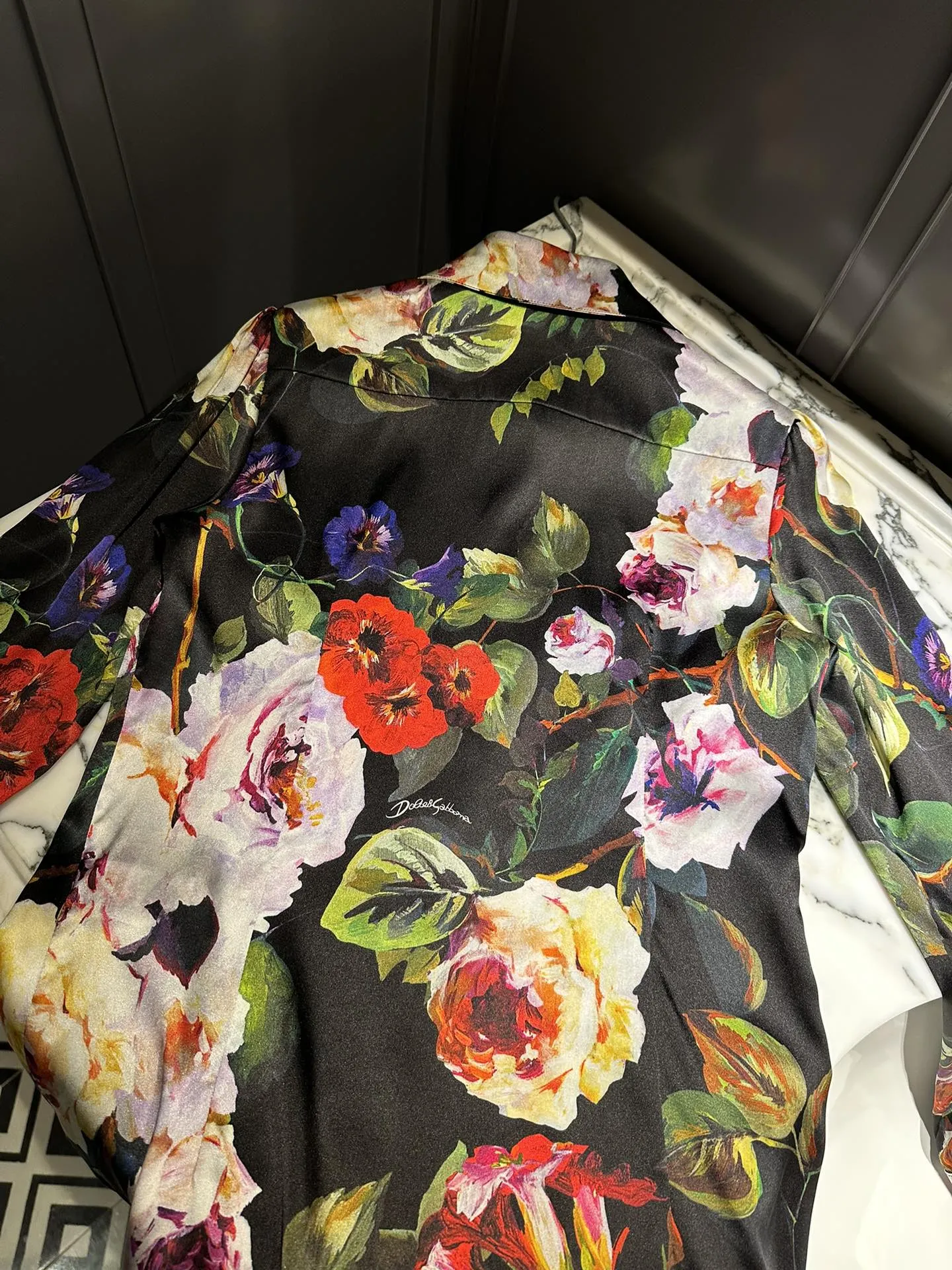 DOLCE & GABBANA Женская блузка из шелкового атласа DOLCE & GABBANA Женская блузка из шелкового атласа