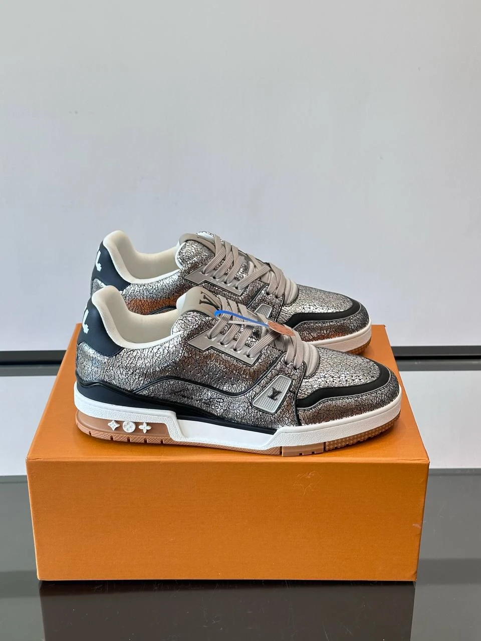 LOUIS VUITTON Мужские кроссовки в золотистой палитре LOUIS VUITTON Мужские кроссовки в золотистой палитре