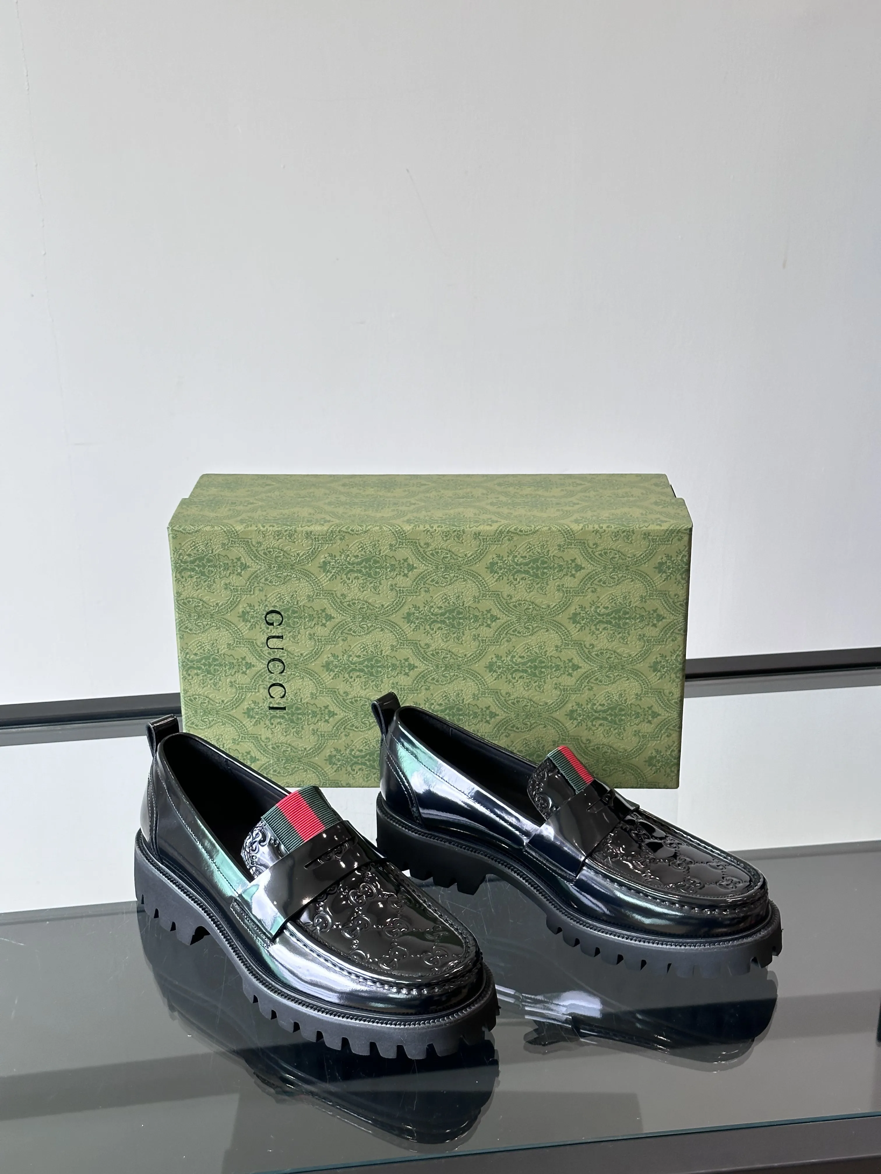 GUCCI Мужские лоферы из коровьей кожи