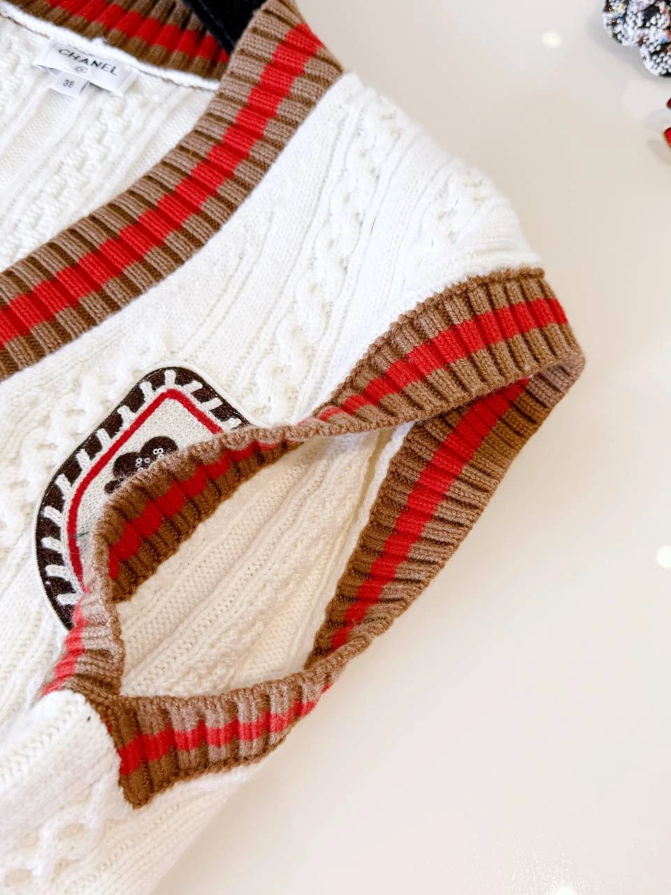 CHANEL Женский жилет из кашемира CHANEL Женский жилет из кашемира