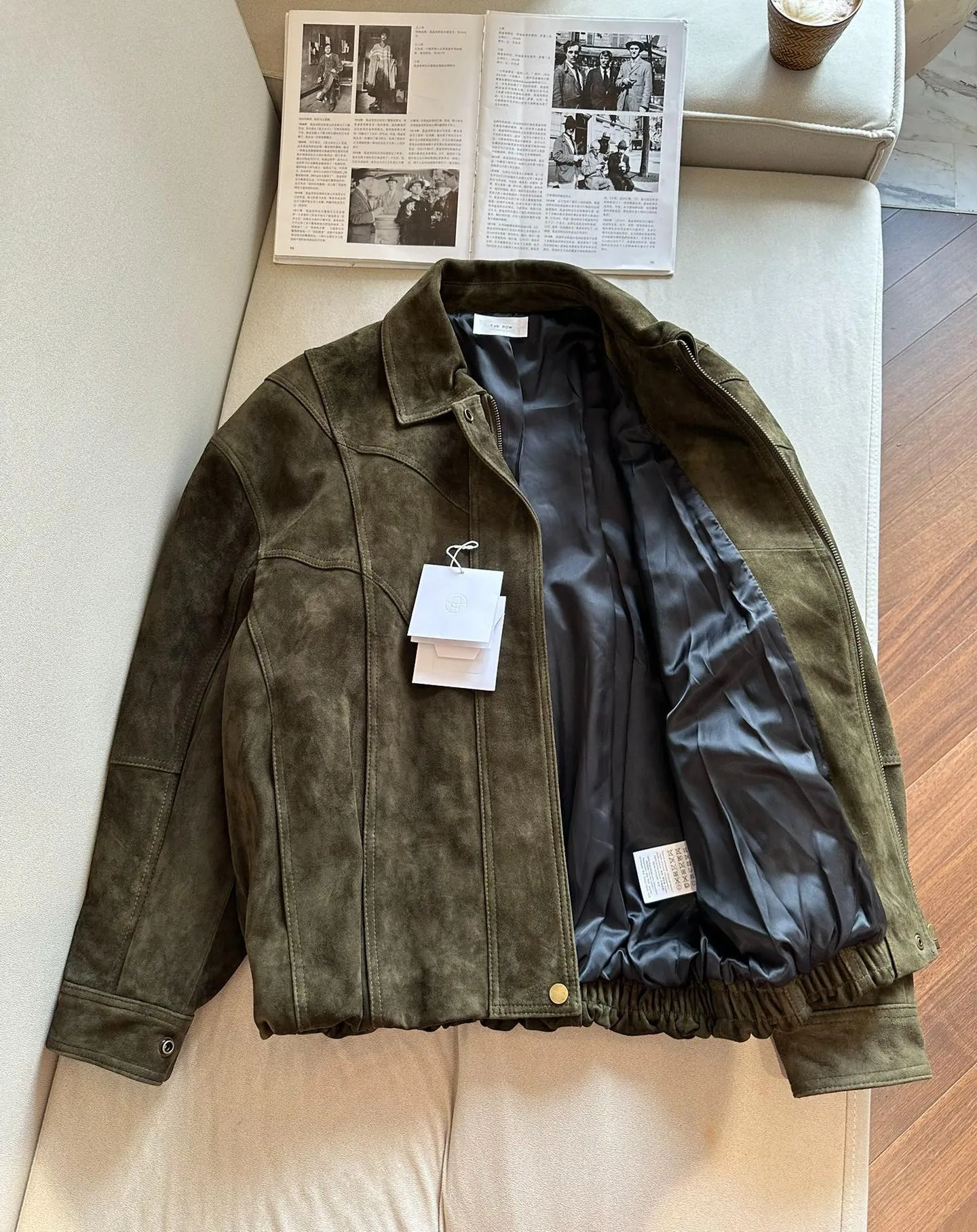 THE ROW Женская куртка из замши свободного кроя бежевая