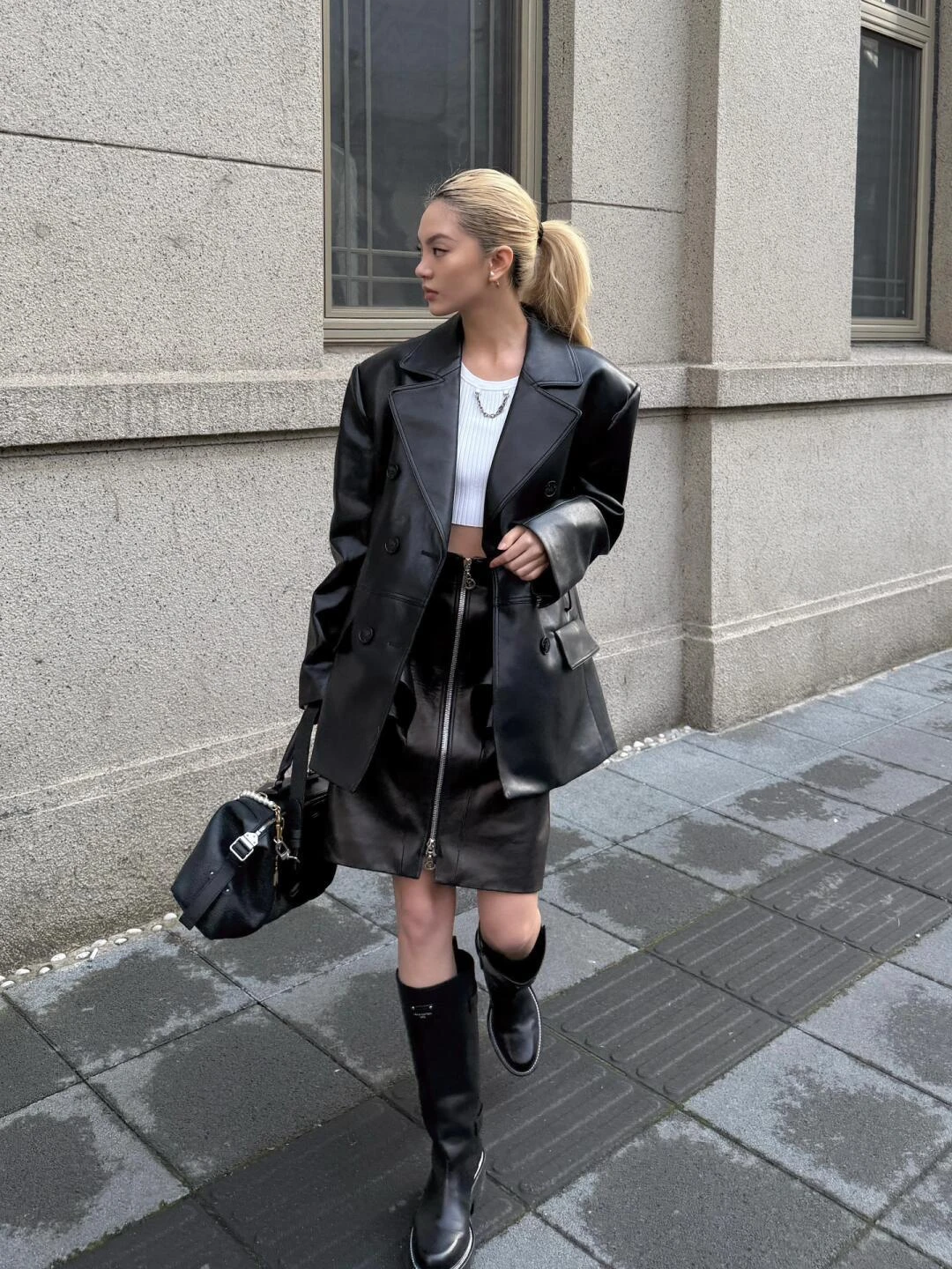 LOUIS VUITTON Женская кожаная юбка LOUIS VUITTON Женская кожаная юбка