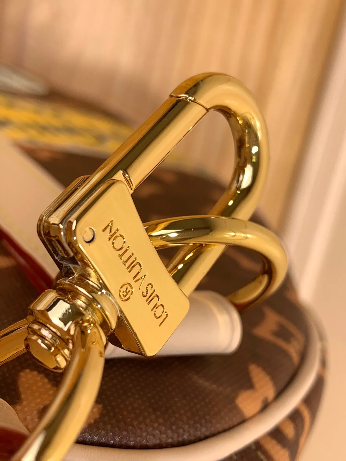 LOUIS VUITTON Дорожная сумка LOUIS VUITTON Дорожная сумка