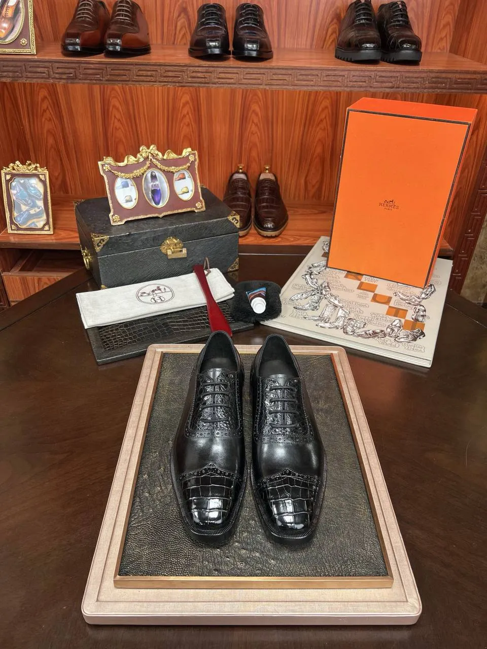 HERMES Мужские туфли брюшко крокодила HERMES Мужские туфли брюшко крокодила