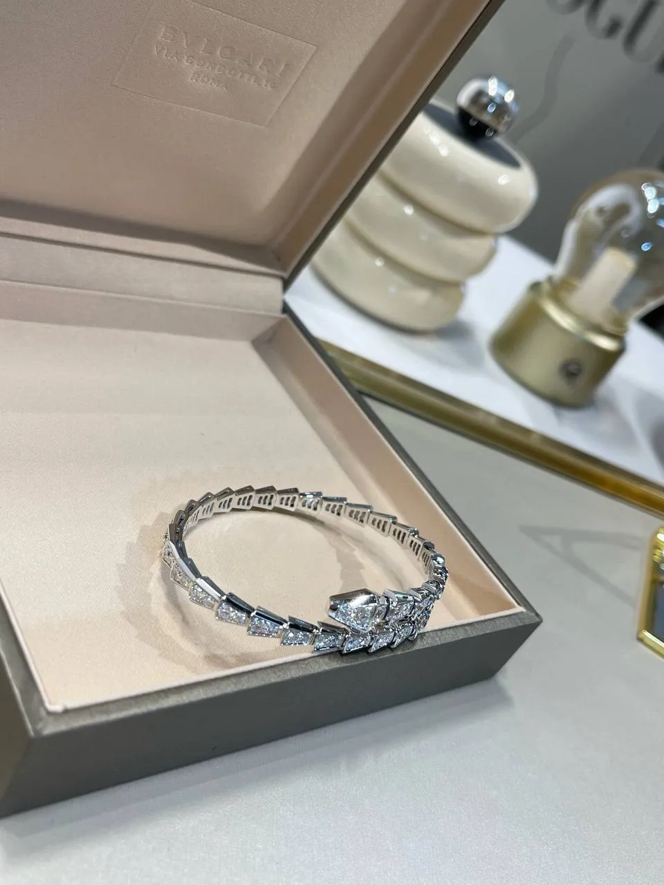 BVLGARI Браслет Serpenti белое золото и бриллинаты BVLGARI Браслет Serpenti белое золото и бриллинаты