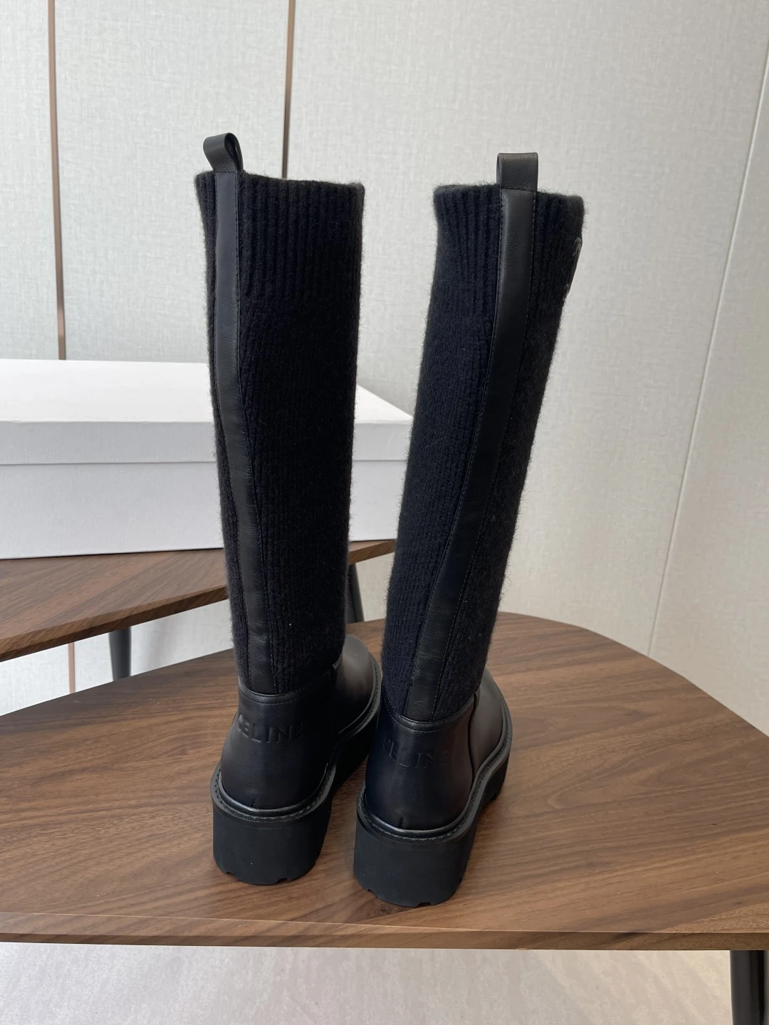 CELINE Женские сапоги из коровьей кожи CELINE Женские сапоги из коровьей кожи