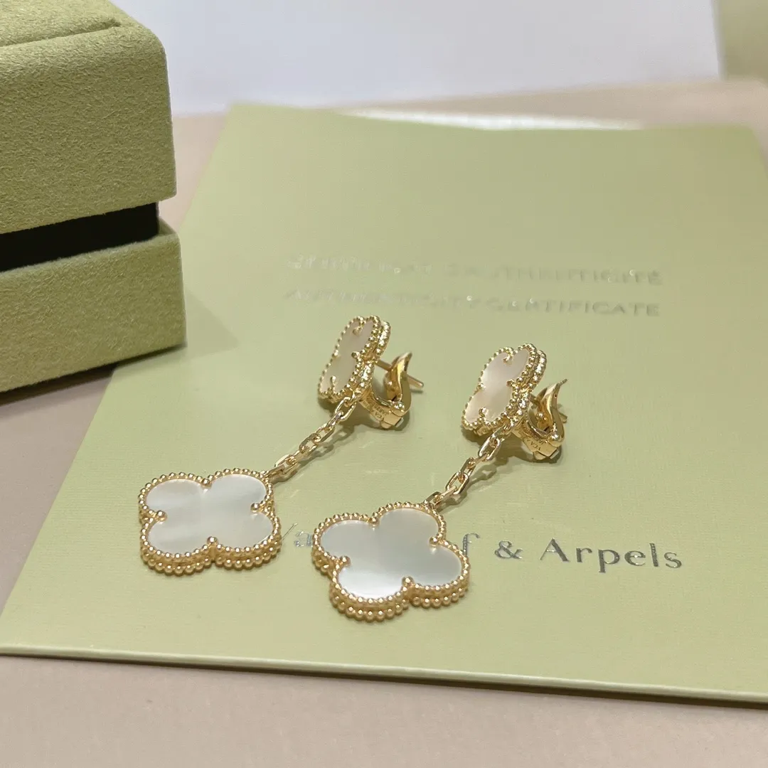 Van Cleef & Arpels Серьги Alhambra желтое золото и перламутр Van Cleef & Arpels Серьги Alhambra желтое золото и перламутр