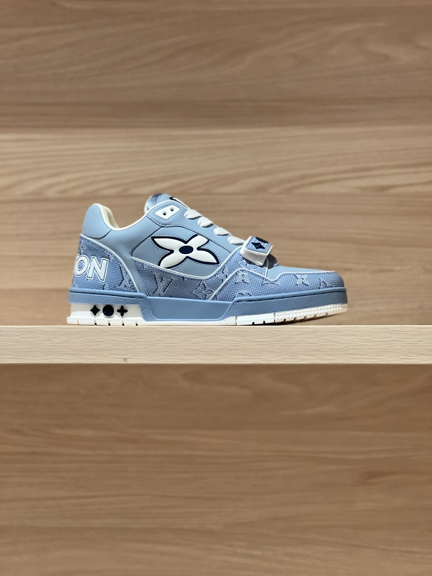 LOUIS VUITTON Кроссовки Trainer