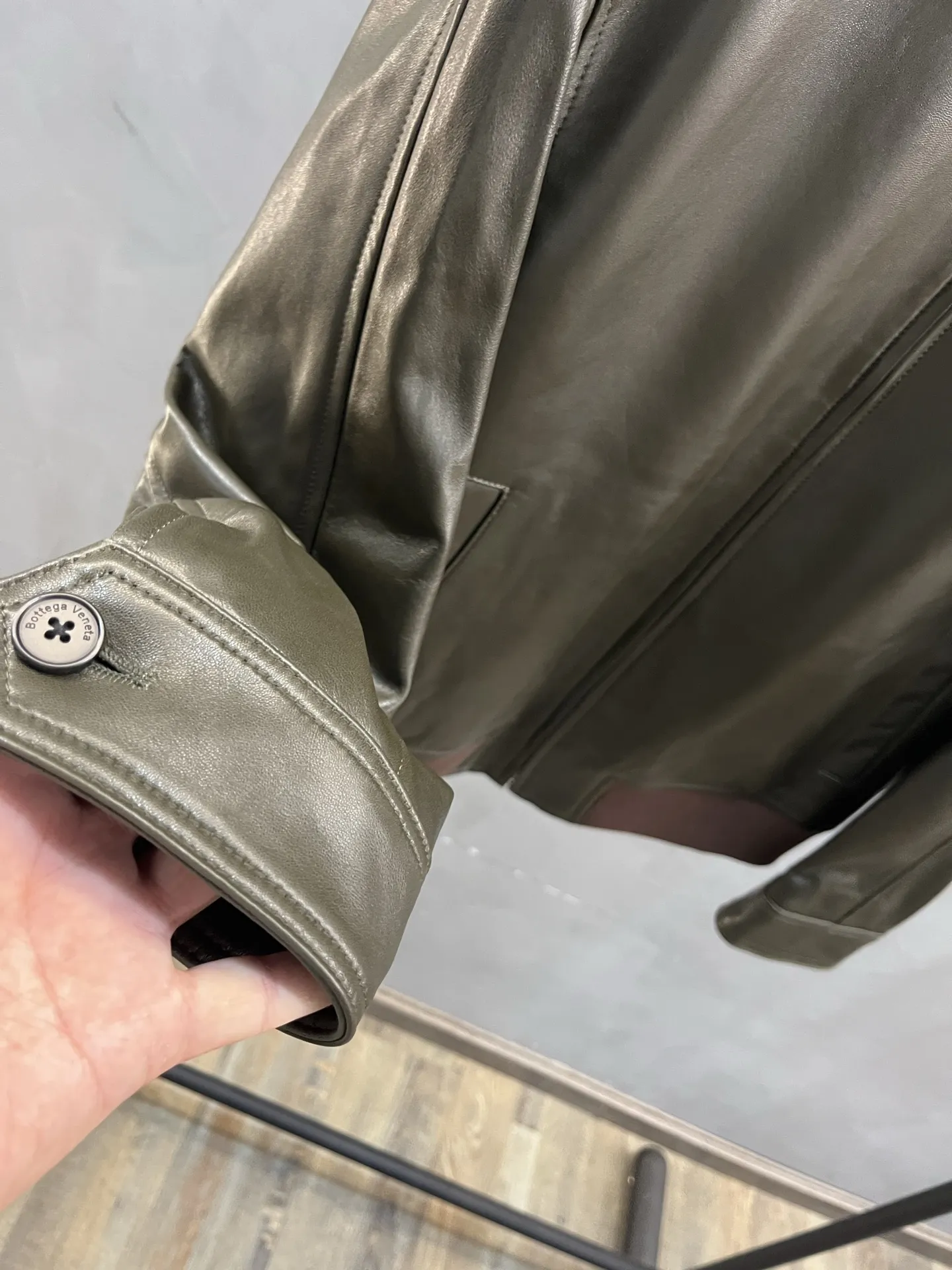 BOTTEGA VENETA Мужская кожаная куртка с воротником