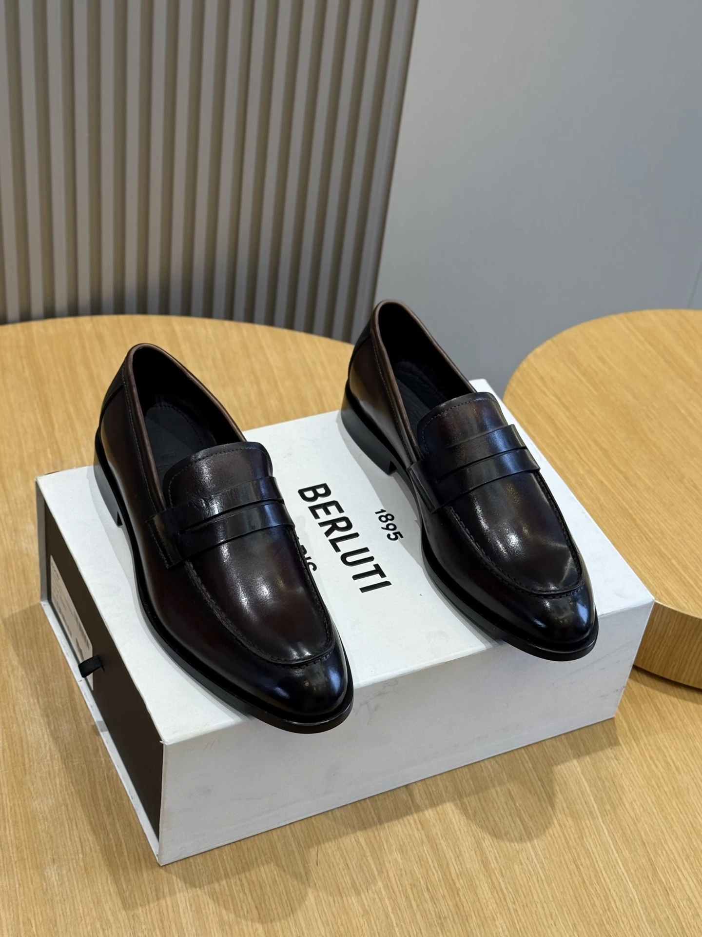 BERLUTI Мужские туфли из коровьей кожи 