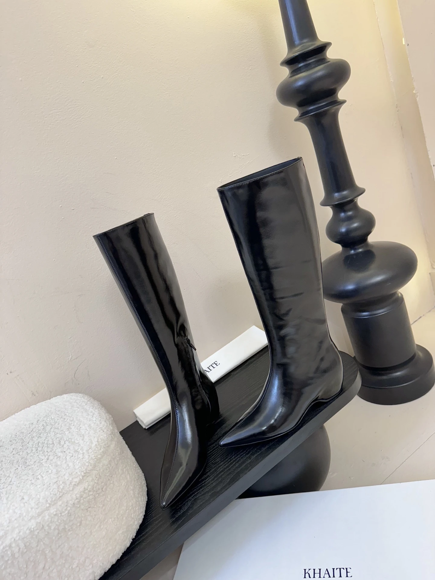 KHAITE Женские сапоги с острым носом