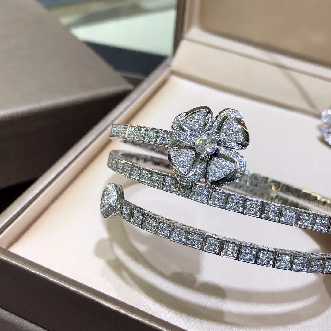 BVLGARI Браслет Fiorever белое золото и бриллианты BVLGARI Браслет Fiorever белое золото и бриллианты