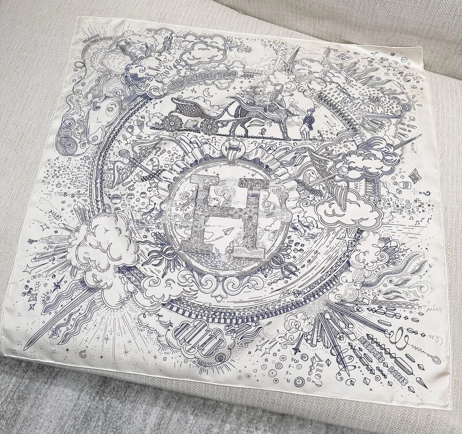 HERMES Женский платок из шелка