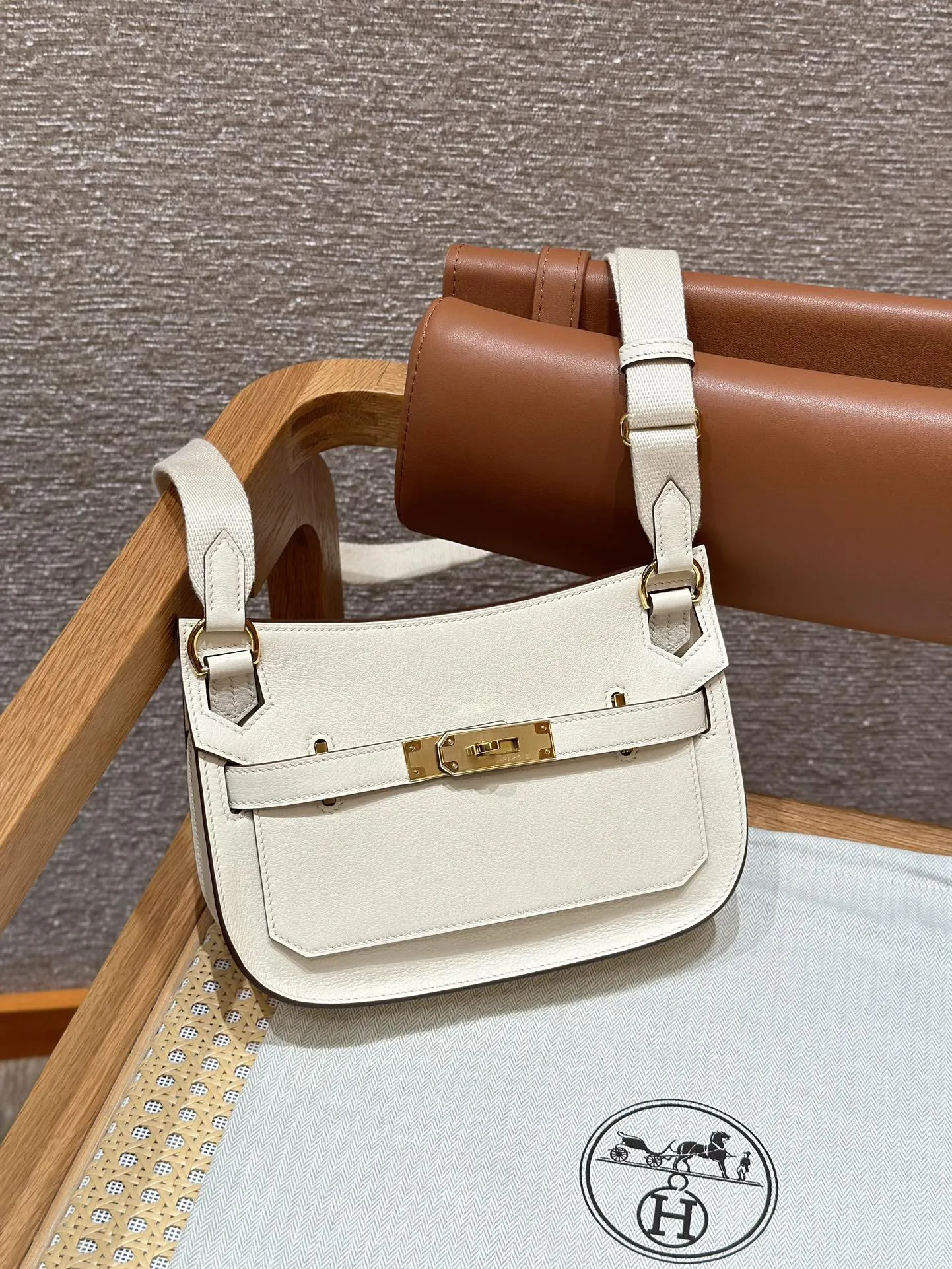 HERMES Женская сумка Jypsiere 23 см i2 Swift HERMES Женская сумка Jypsiere 23 см i2 Swift