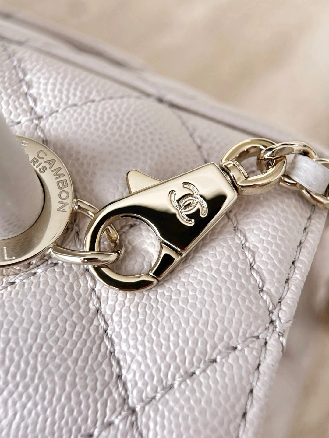 CHANEL Женская сумка Coco Handle с витой ручкой