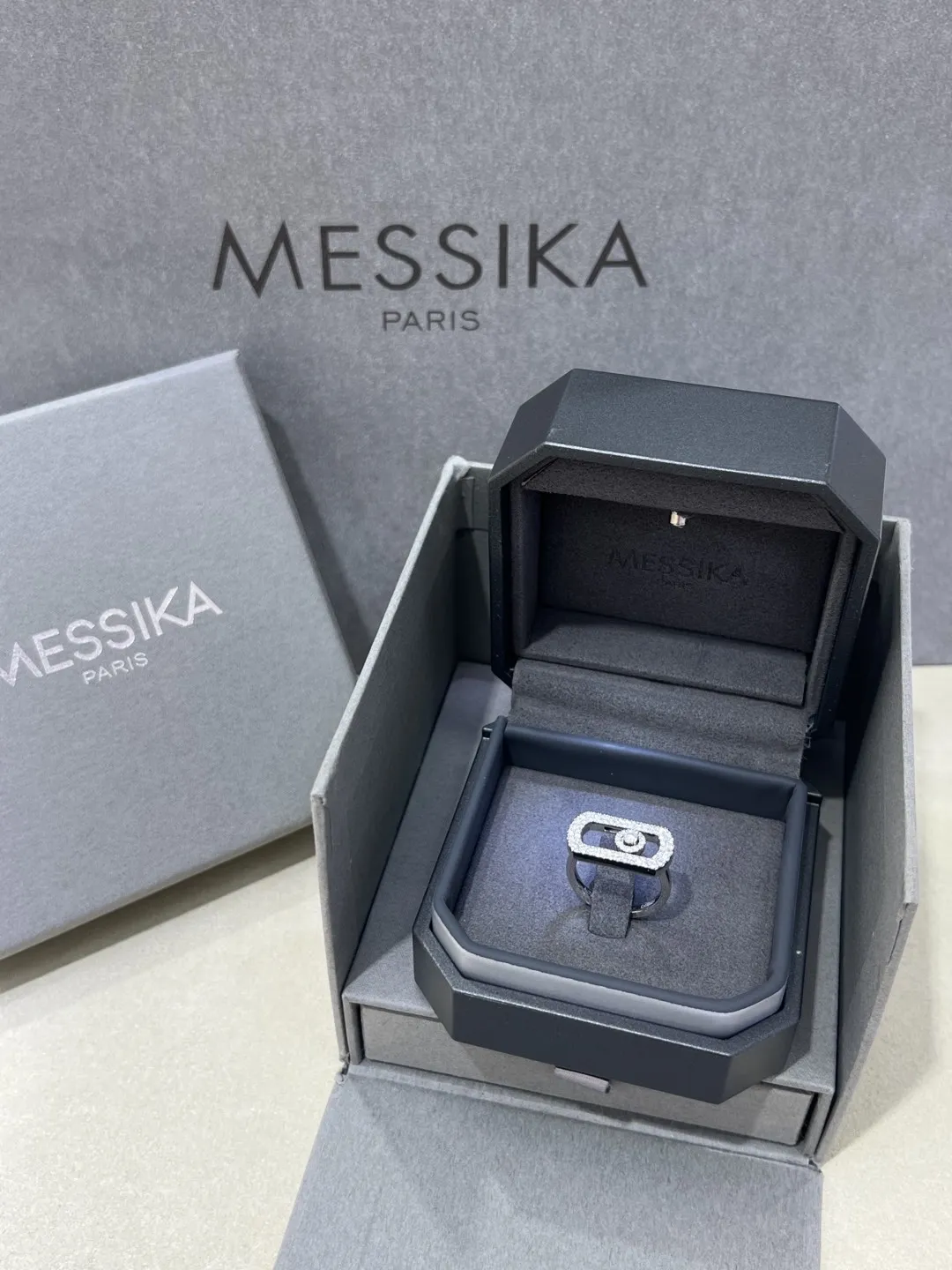 MESSIKA Женское кольцо So Move белое золото с бриллиантами MESSIKA Женское кольцо So Move белое золото с бриллиантами