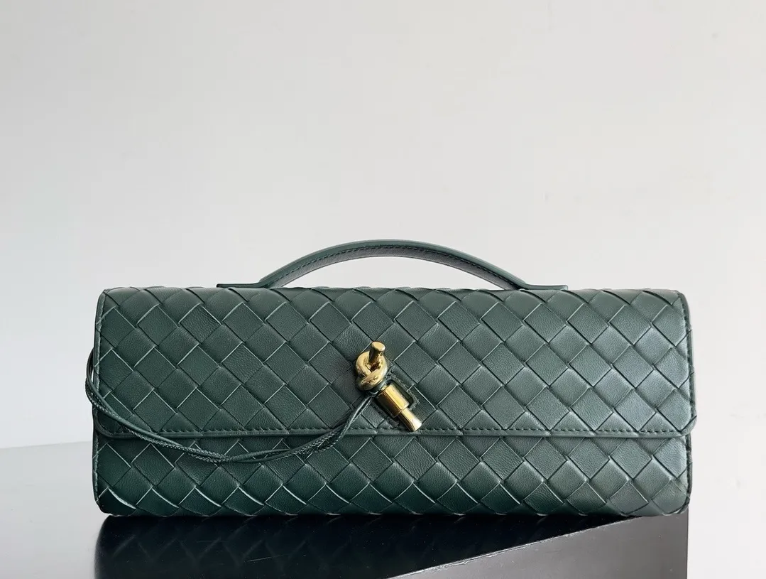 BOTTEGA VENETA Женский клатч Andiamo кожа Intrecciato