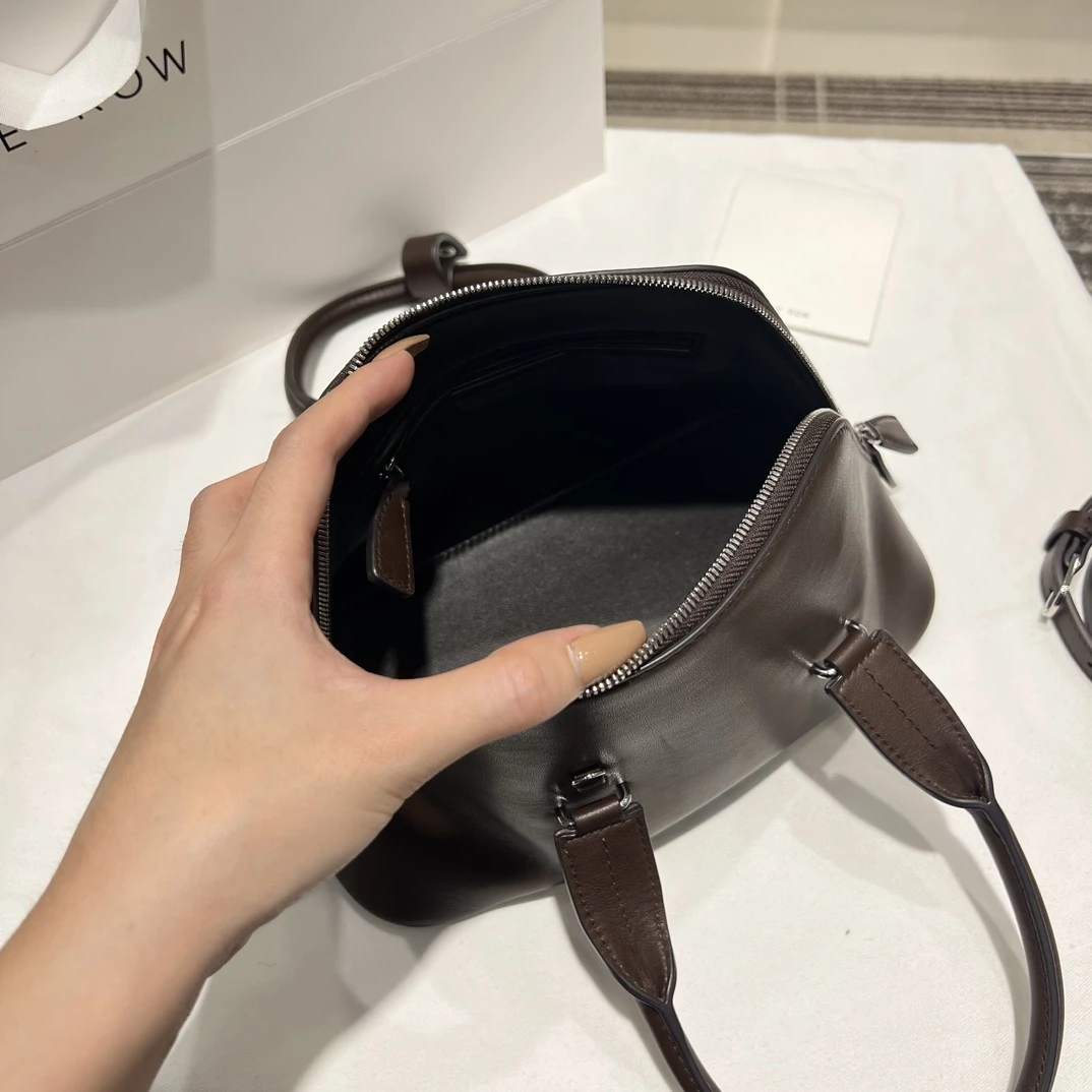 THE ROW Женская сумка mini Devon THE ROW Женская сумка mini Devon