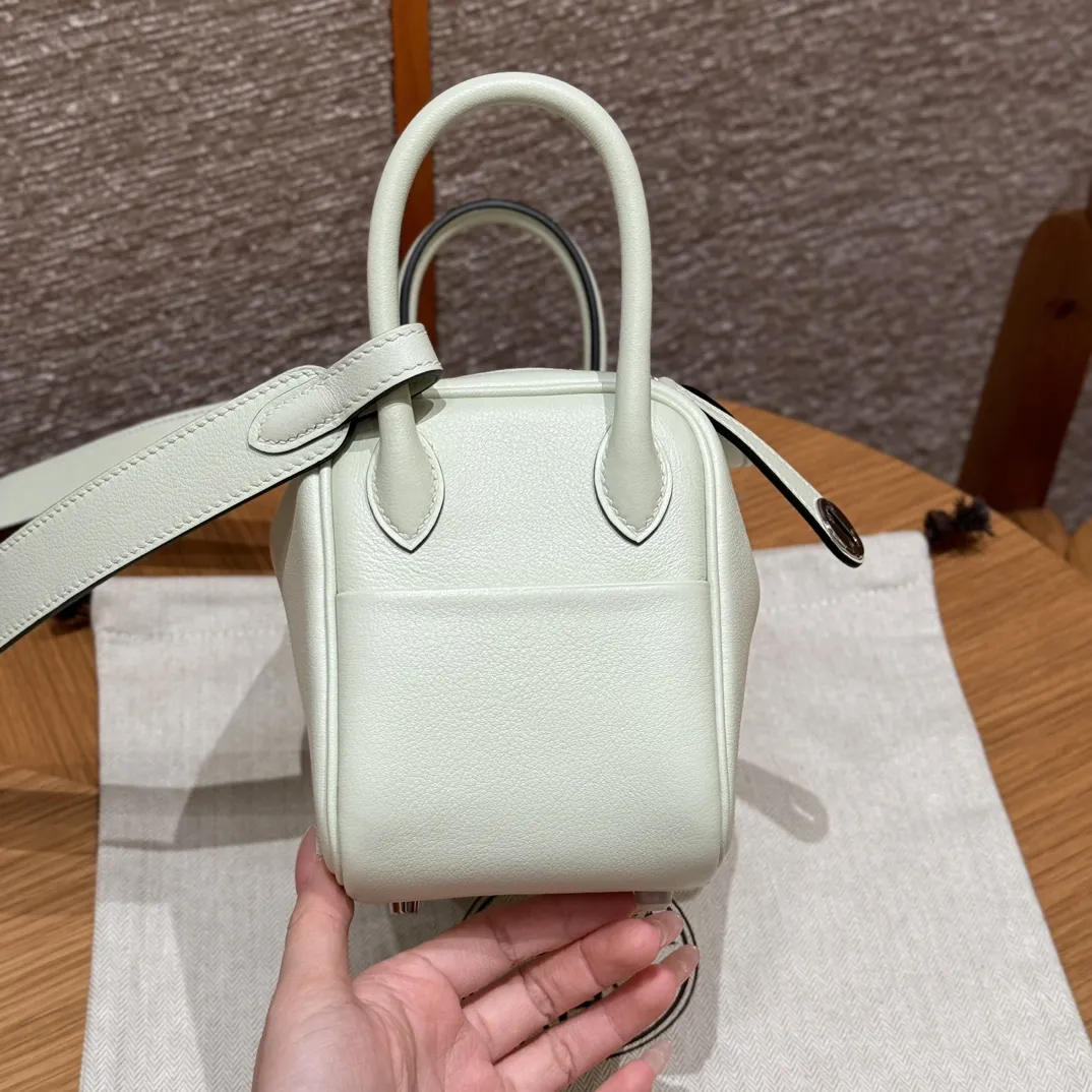 HERMES Женская сумка Lindy 19 см OZ Swift HERMES Женская сумка Lindy 19 см OZ Swift