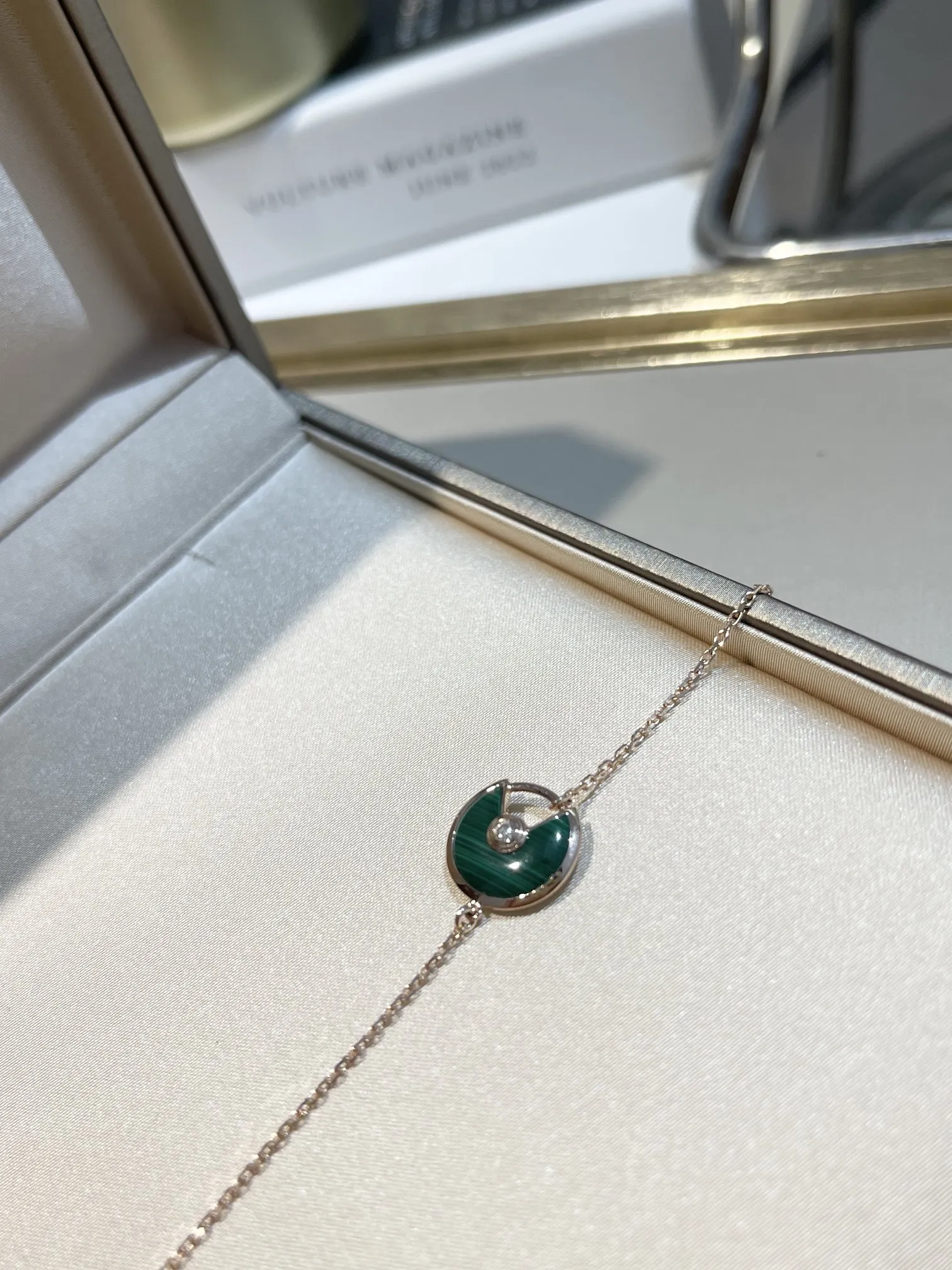 CARTIER Браслет-амулет с малахитом розовое золото CARTIER Браслет-амулет с малахитом розовое золото