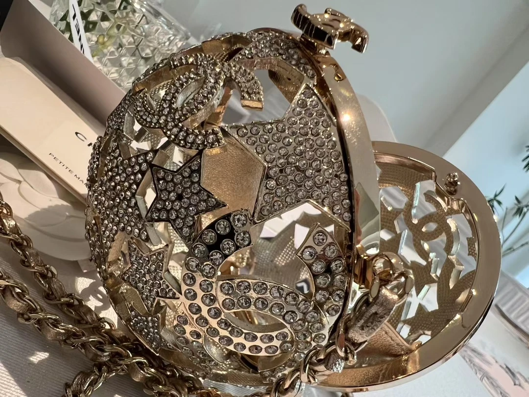 CHANEL Женский клатч CHANEL Женский клатч