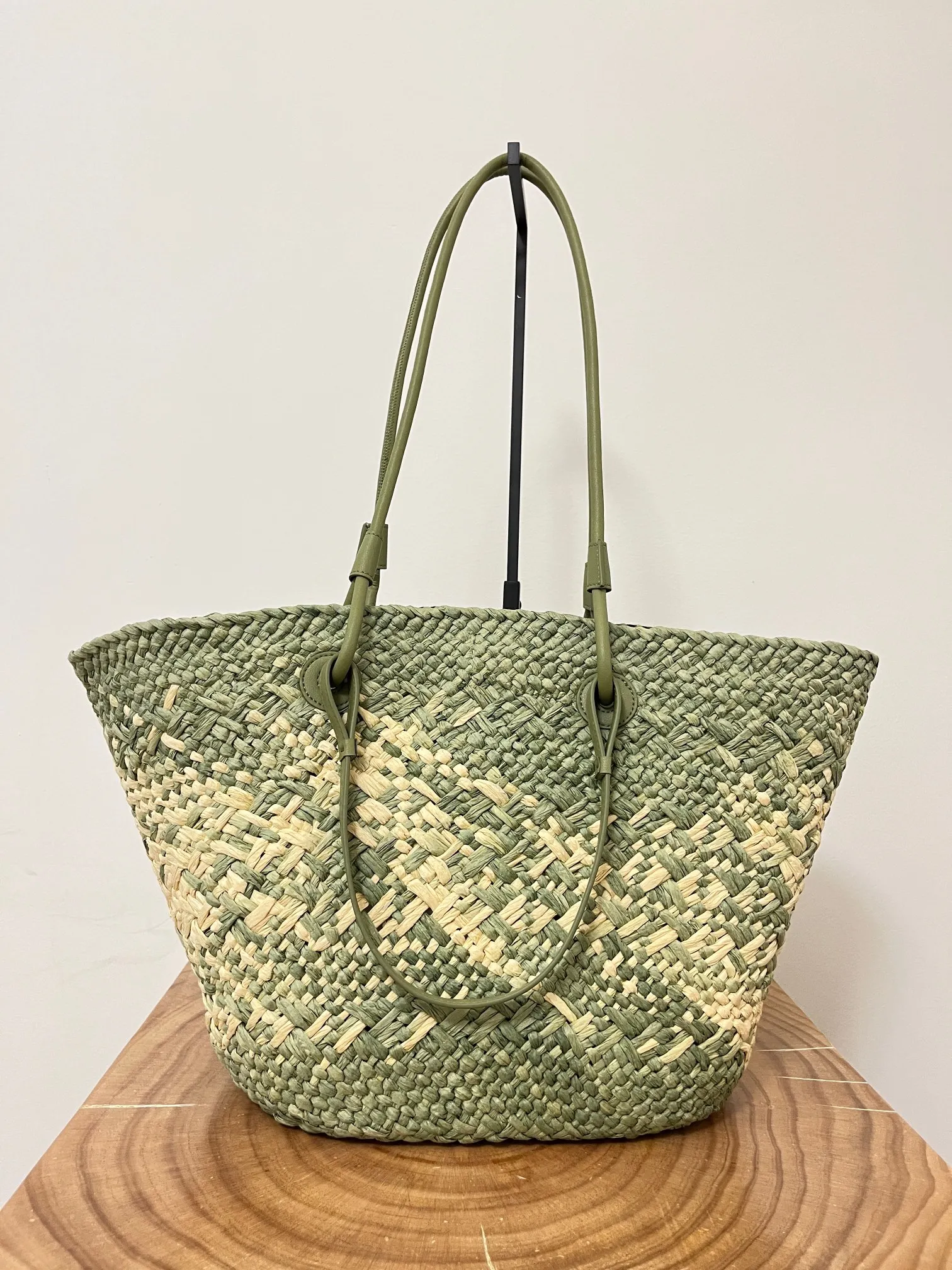 LOEWE Женская пляжная сумка Anagram Basket