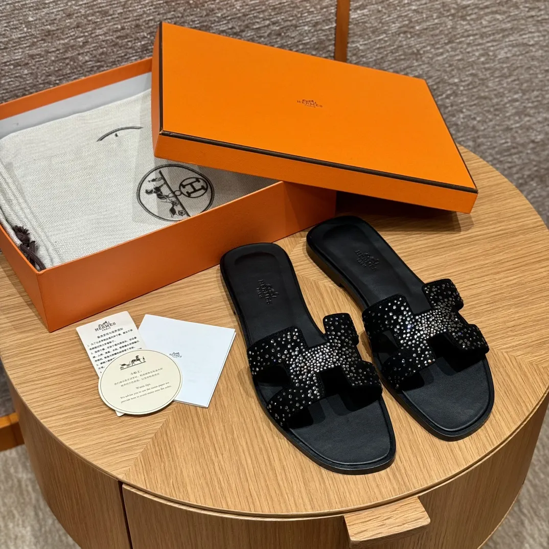 HERMES Женские сандалии Oran с стразами HERMES Женские сандалии Oran с стразами