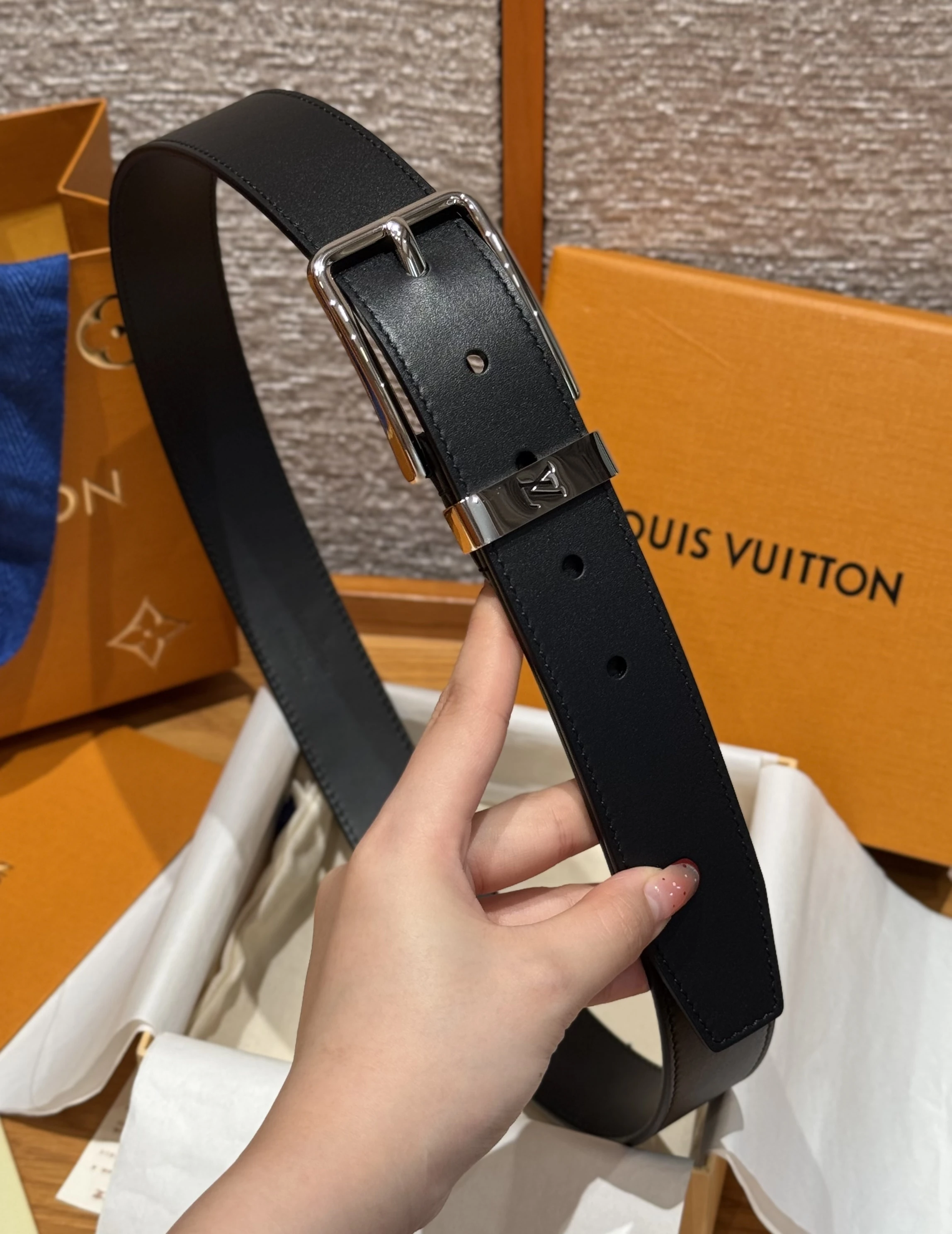 LOUIS VUITTON Мужской ремень Taurillon LOUIS VUITTON Мужской ремень Taurillon