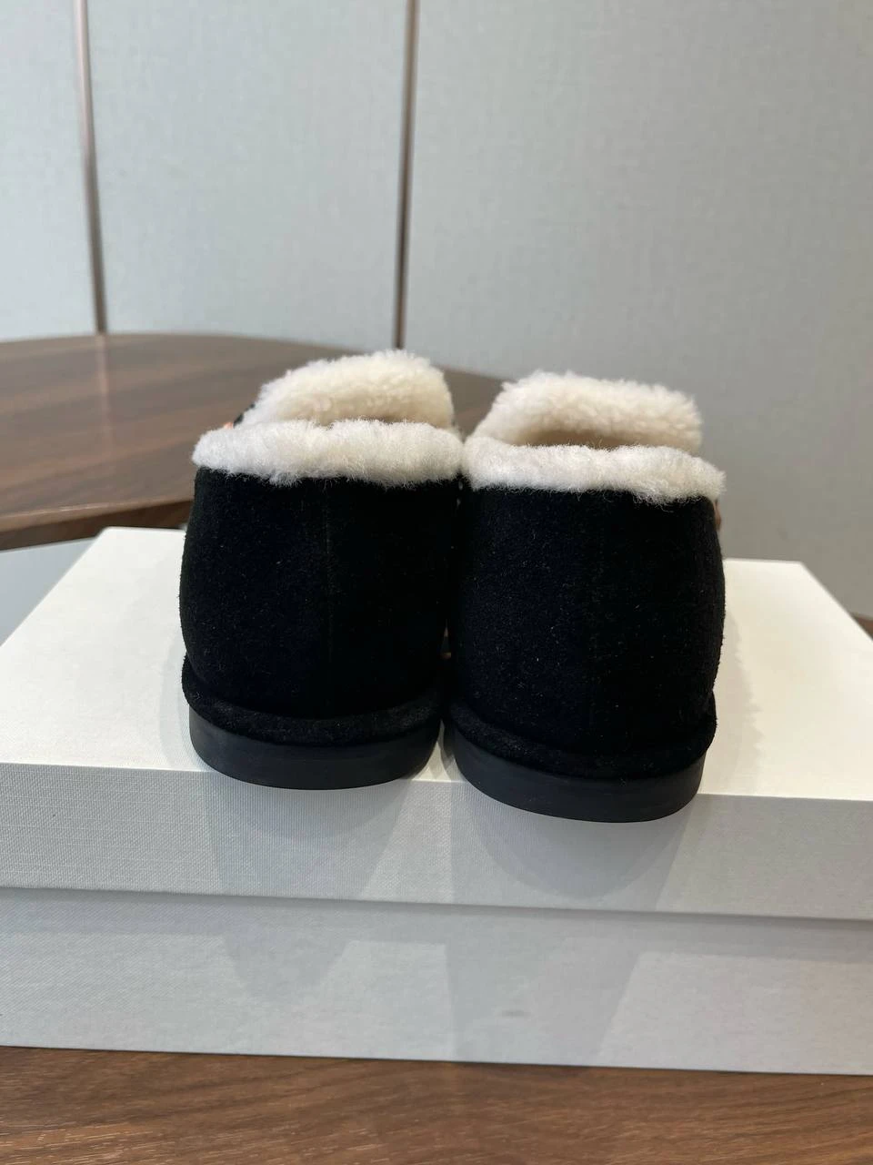 THE ROW Женские лоферы с пушистой внутренней отделкой