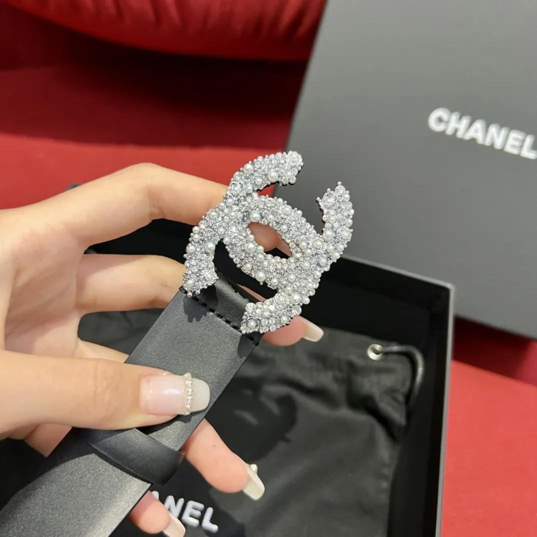 CHANEL Женский ремень с жемчужной пряжкой