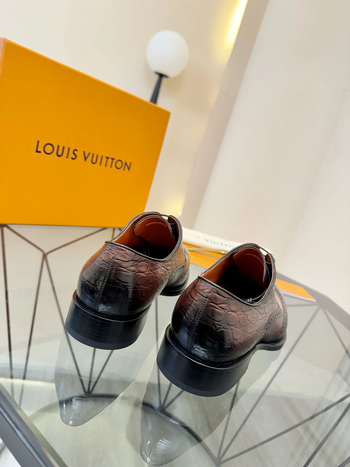LOUIS VUITTON Мужские туфли из коровьей кожи LOUIS VUITTON Мужские туфли из коровьей кожи
