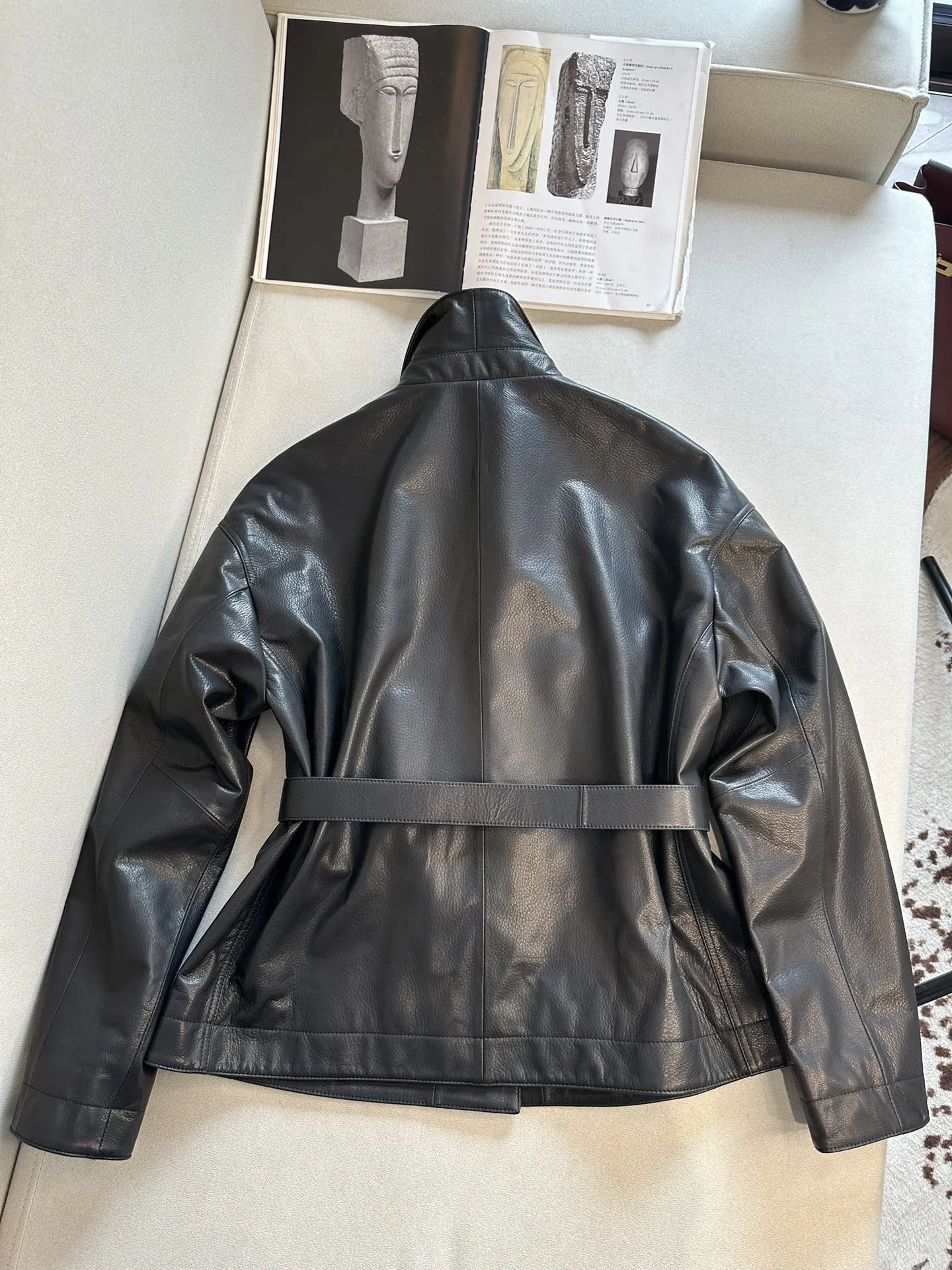 HERMES Женская кожаная куртка с поясом