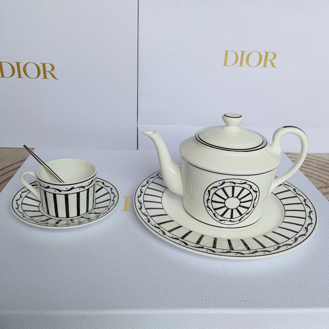 CHRISTIAN DIOR Набор посуды 15 предметов CHRISTIAN DIOR Набор посуды 15 предметов