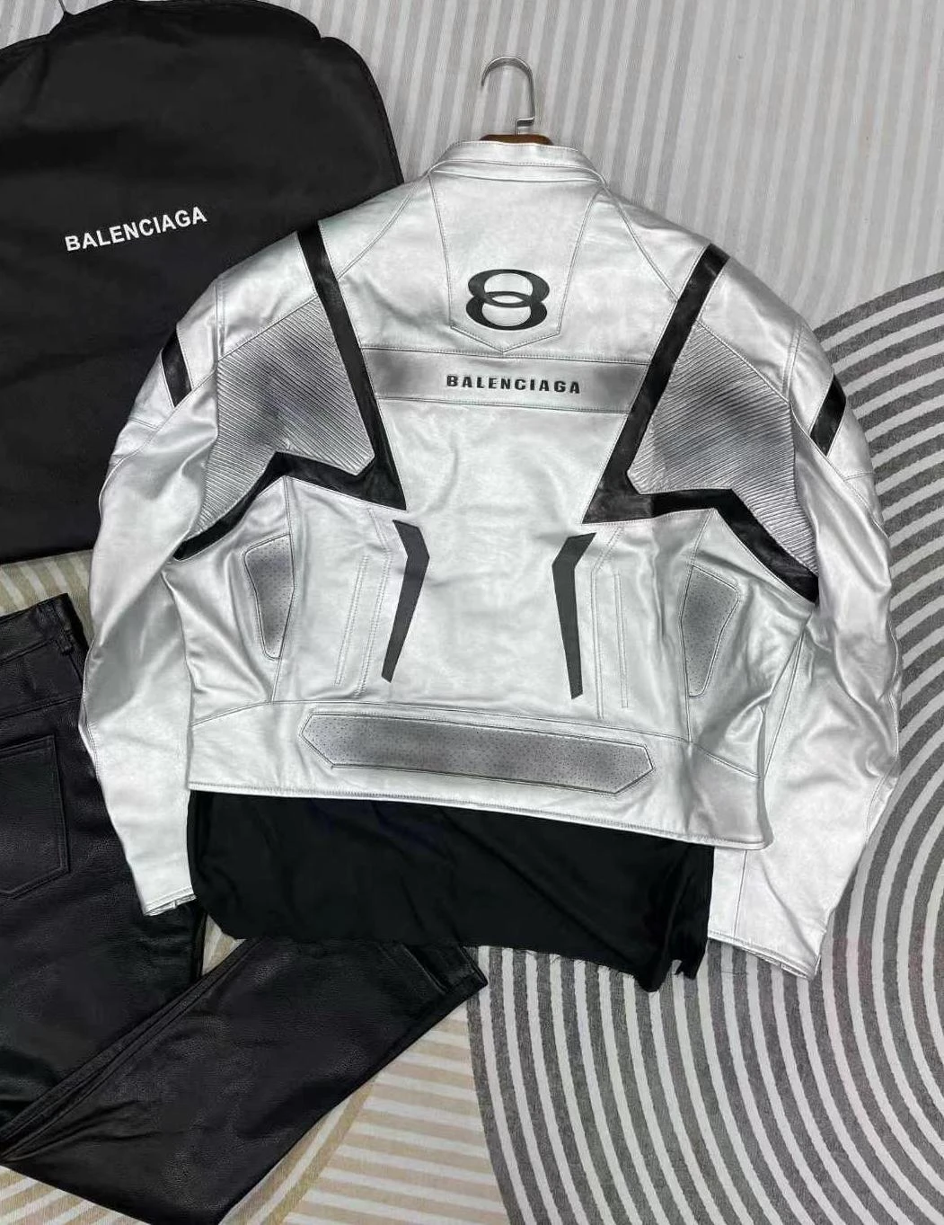 BALENCIAGA Мужская кожаная куртка байкерская классическая BALENCIAGA Мужская кожаная куртка байкерская классическая