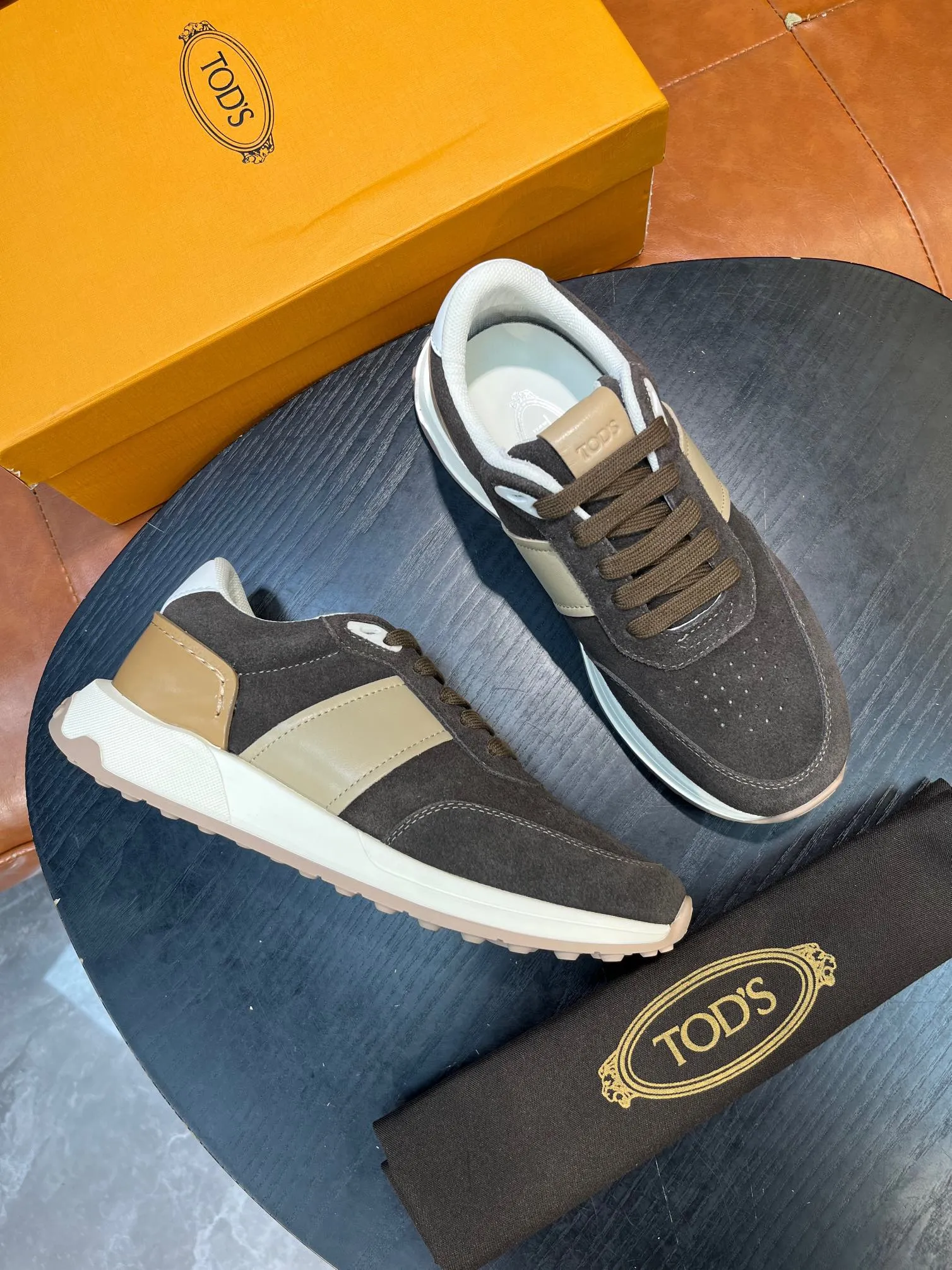 TOD'S Мужские кроссовки из натуральной кожи бежевые