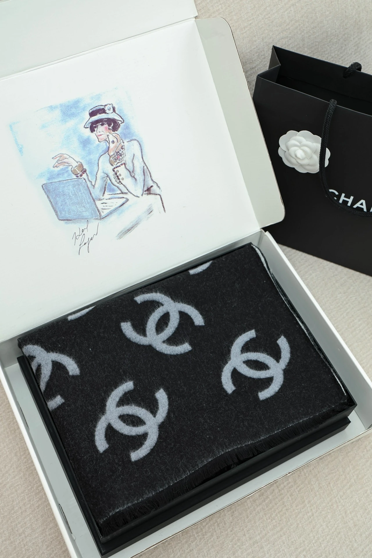 CHANEL Женский двусторонний шарф из кашемира 